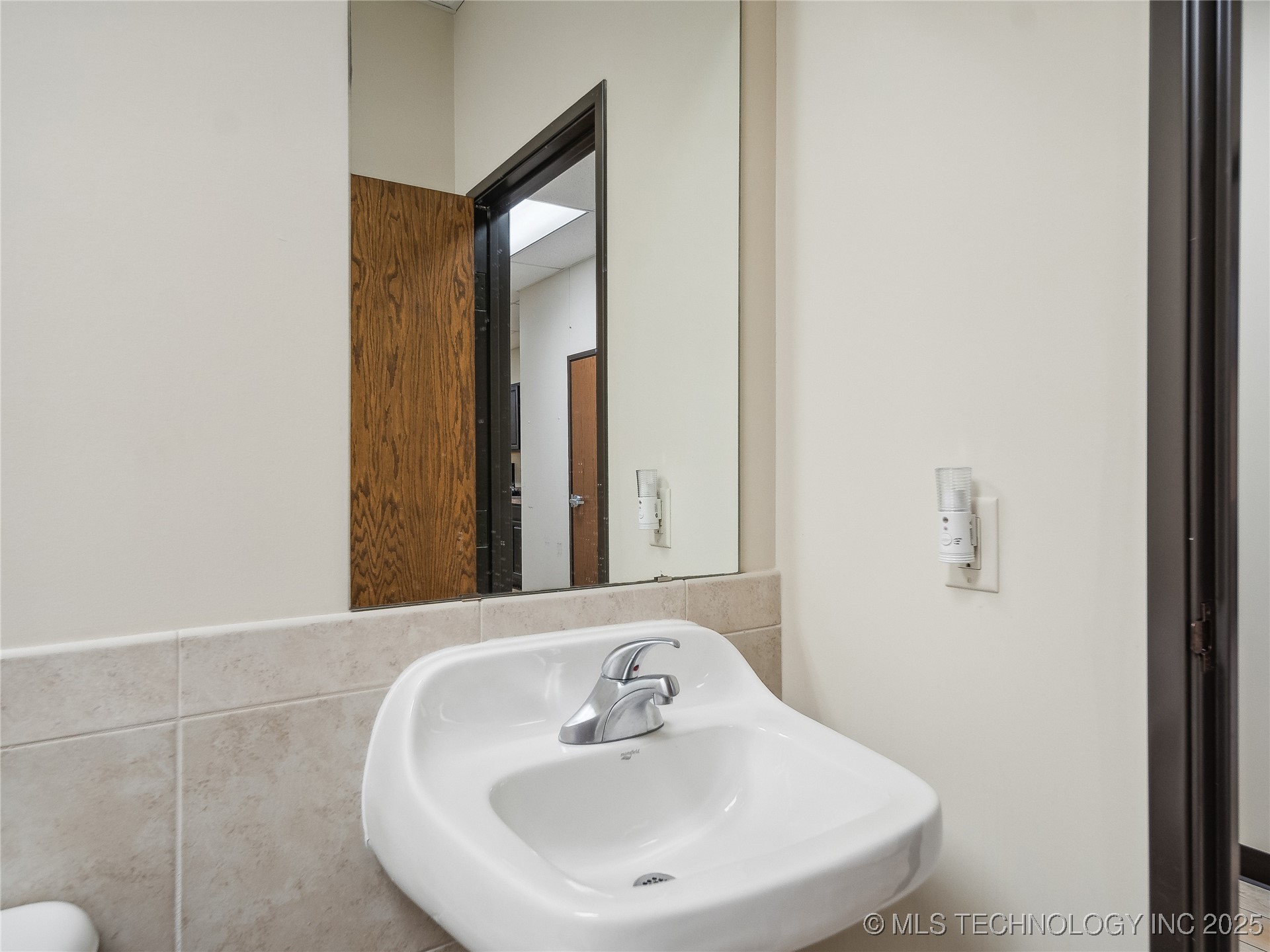 2005 N Yellowood Avenue Property Photo 28