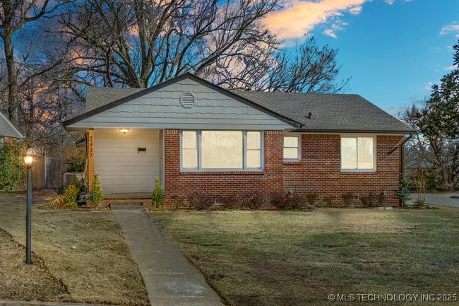 2437 S Marion Avenue Property Photo