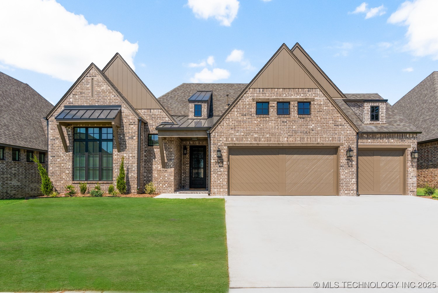 3908 S Dogwood Boulevard Property Photo 1