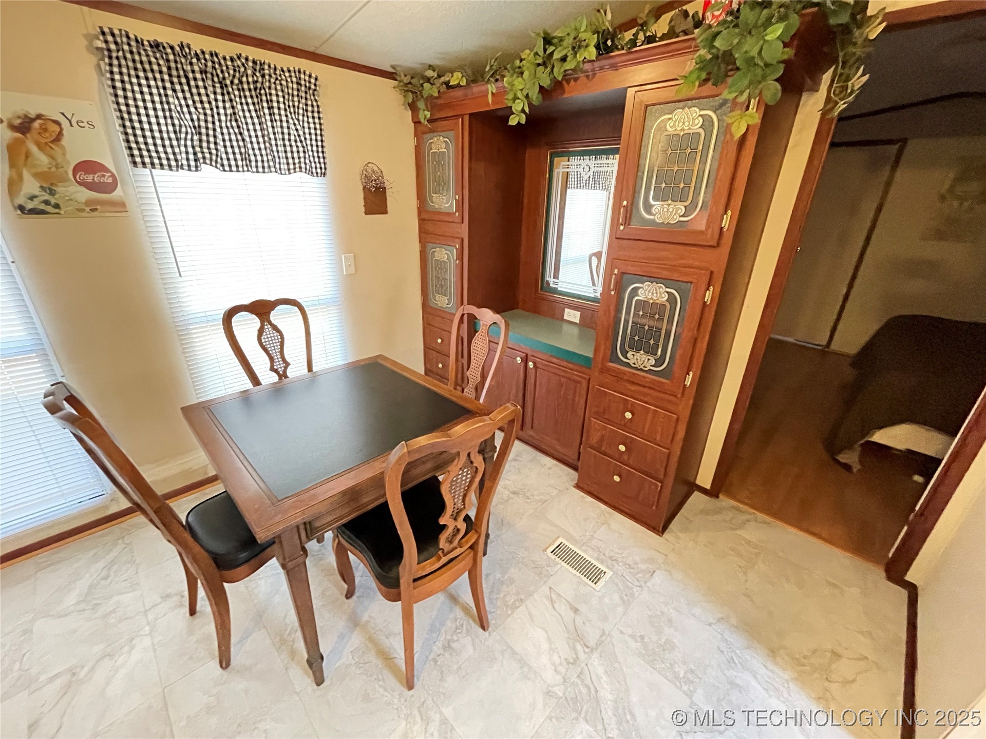 427516 E 1144 Road Property Photo 15