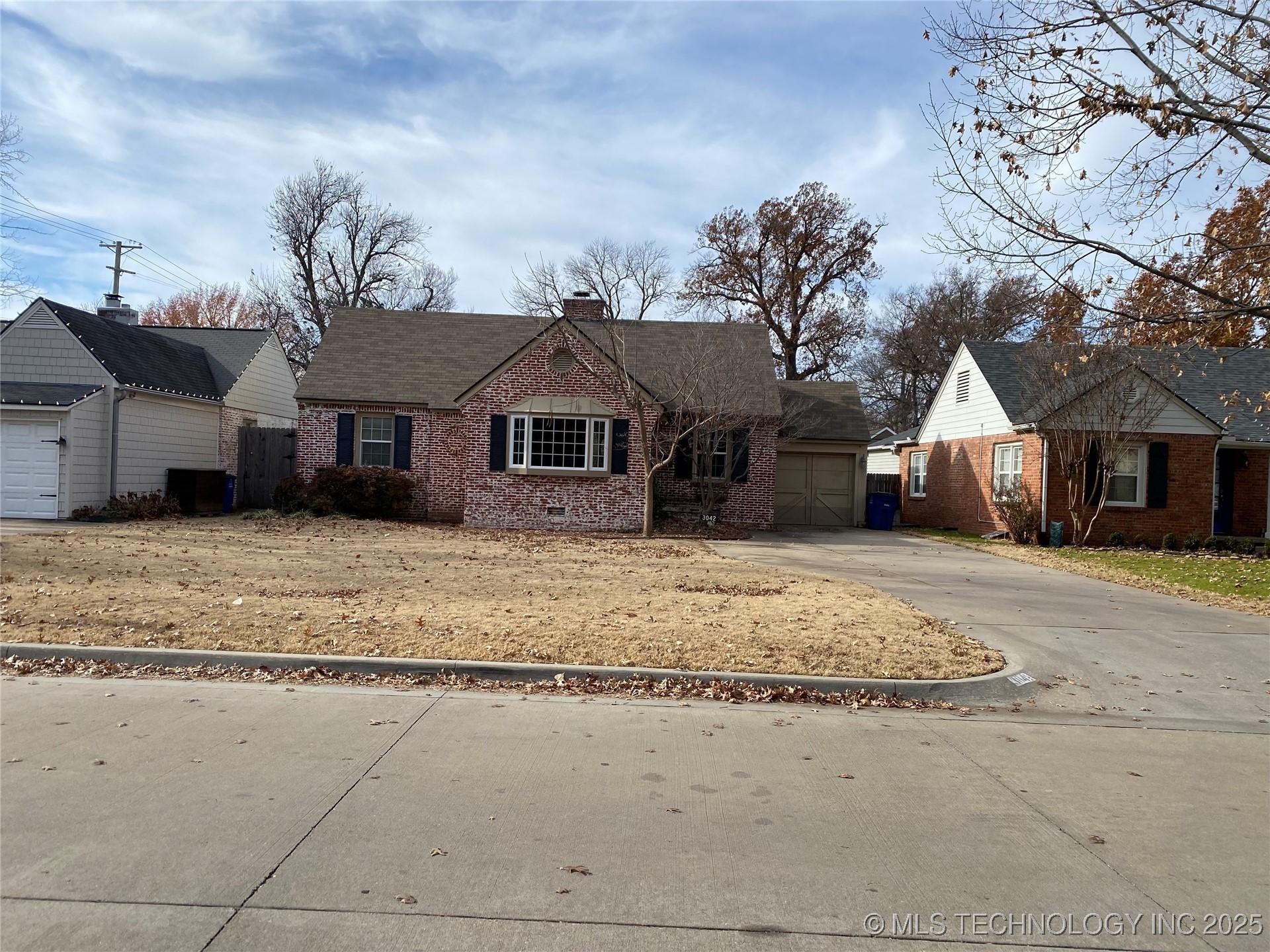 3042 S Detroit Avenue Property Photo 1