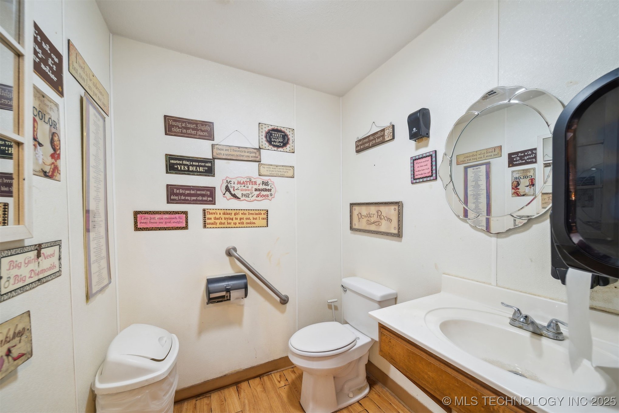 319 E Illinois Avenue Property Photo 24
