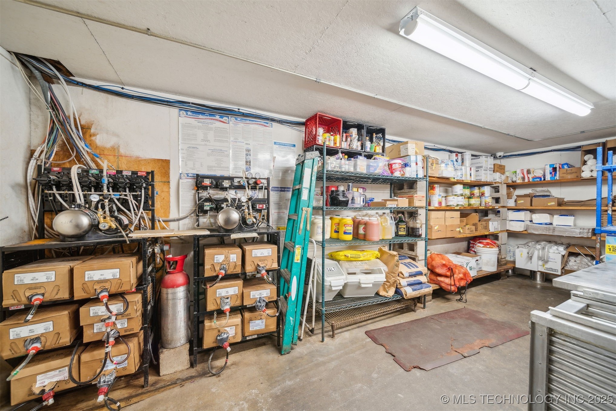 319 E Illinois Avenue Property Photo 37