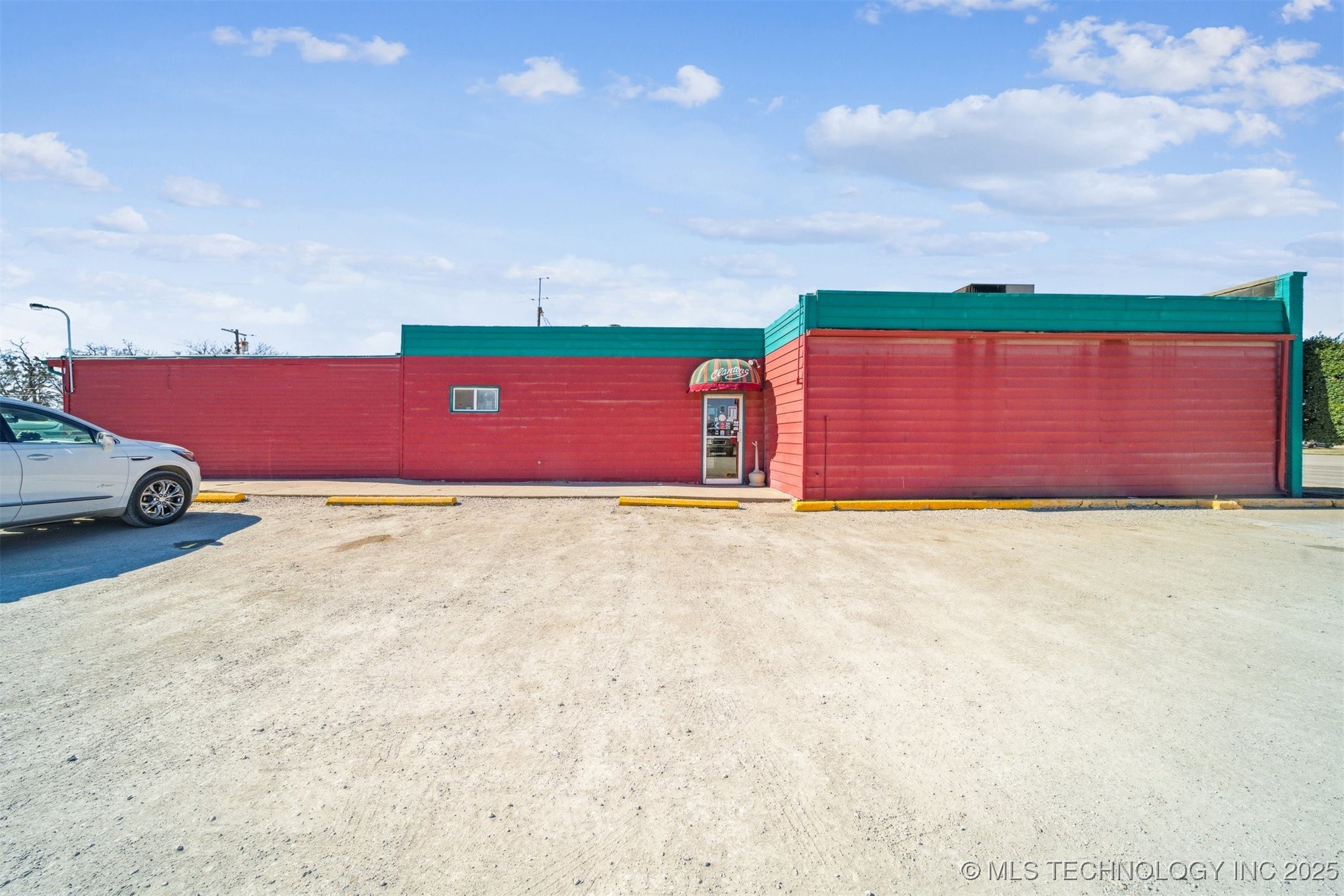 319 E Illinois Avenue Property Photo 41