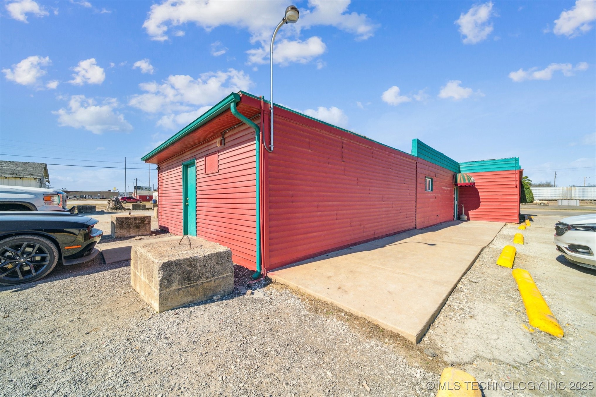 319 E Illinois Avenue Property Photo 42
