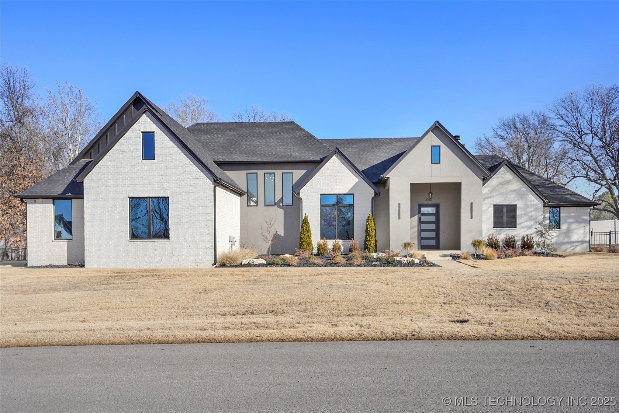 2210 E Glendale Street Property Photo