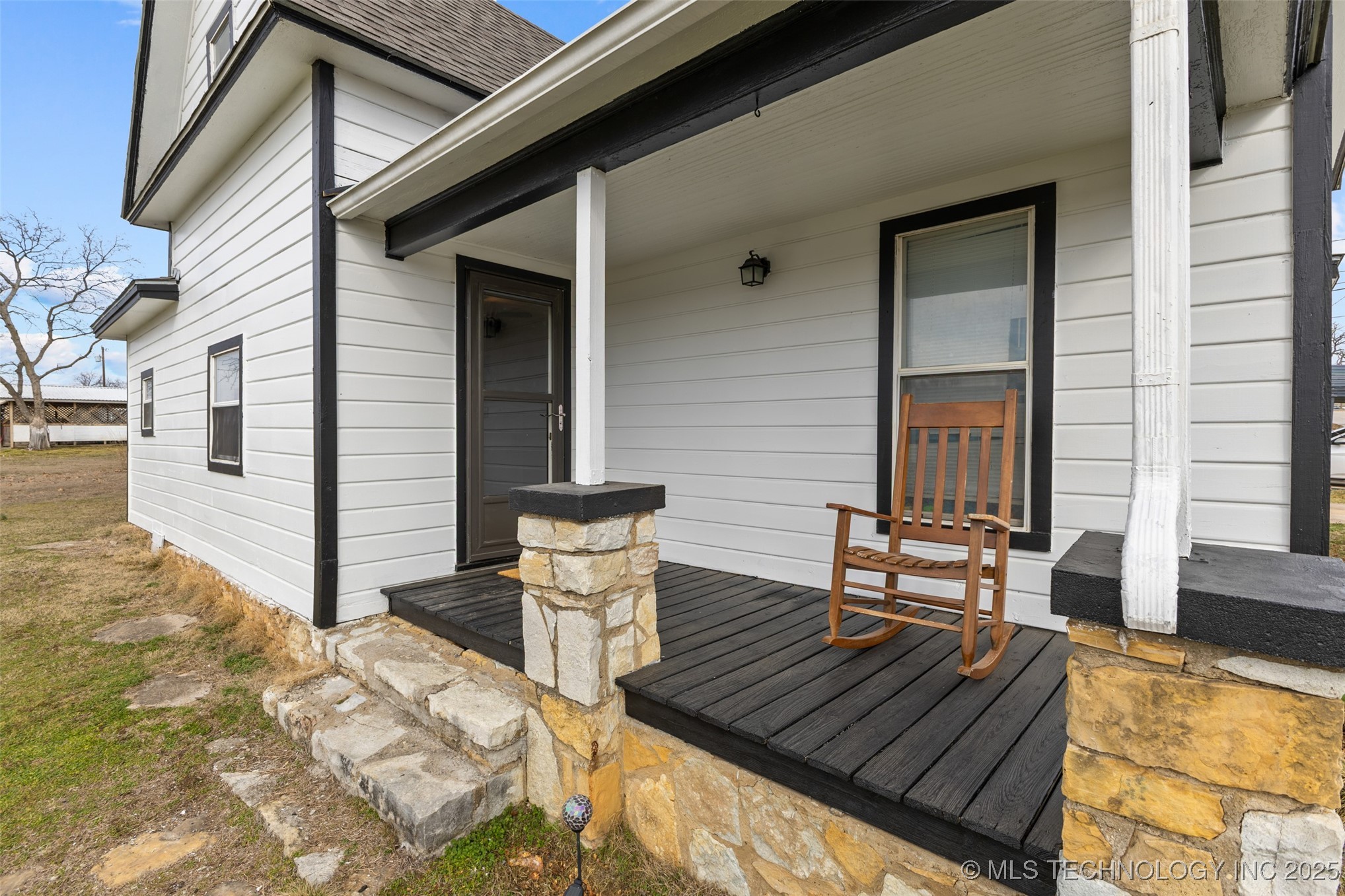 128 W Tahlequah Property Photo