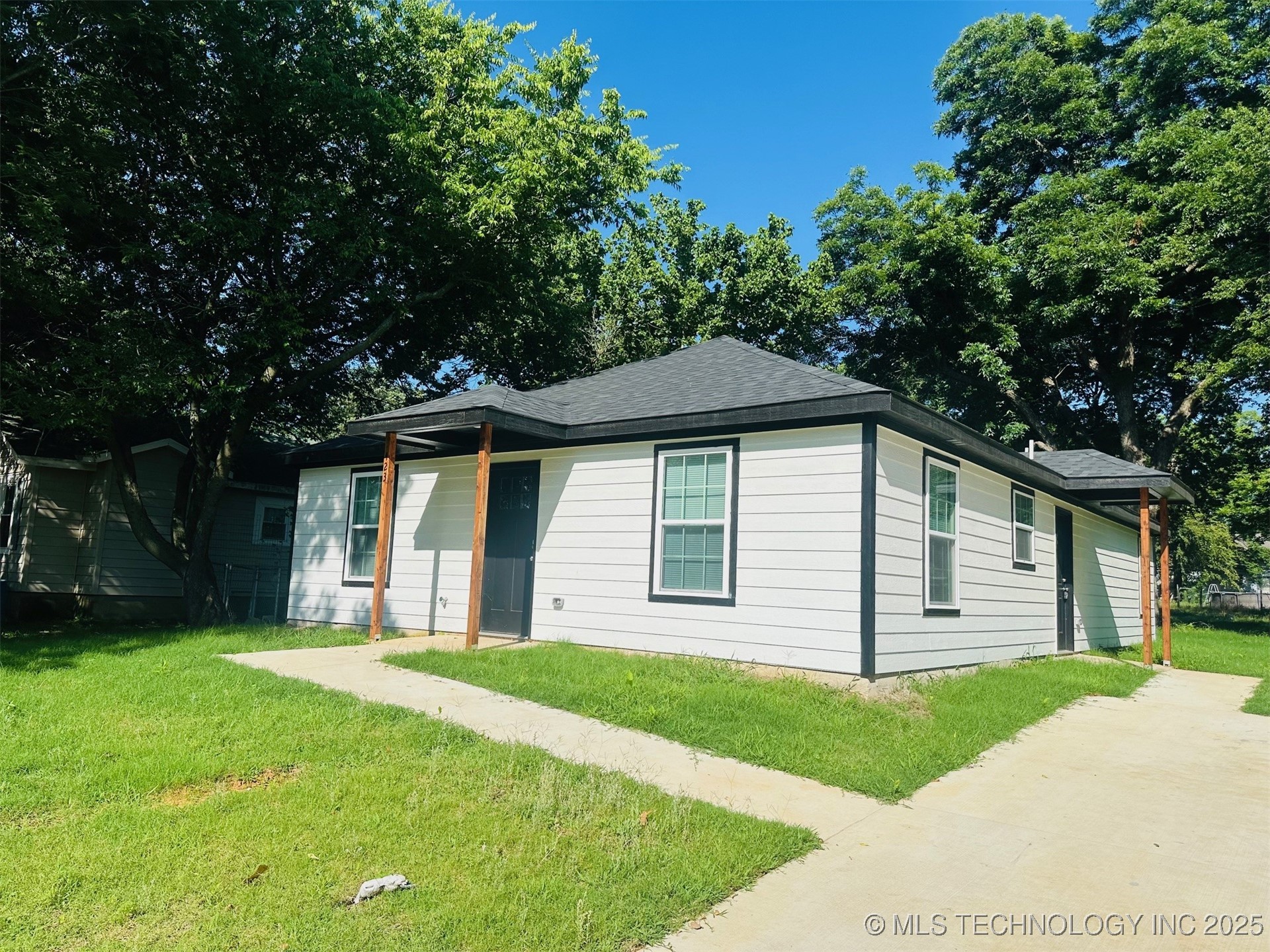 423 S 10th Avenue Property Photo 1