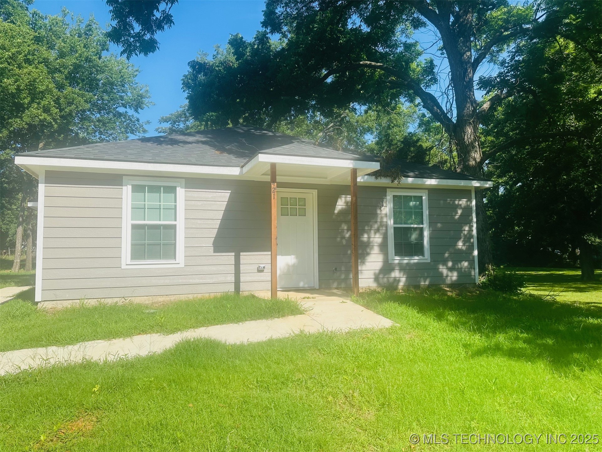 421 S 10th Avenue Property Photo 1