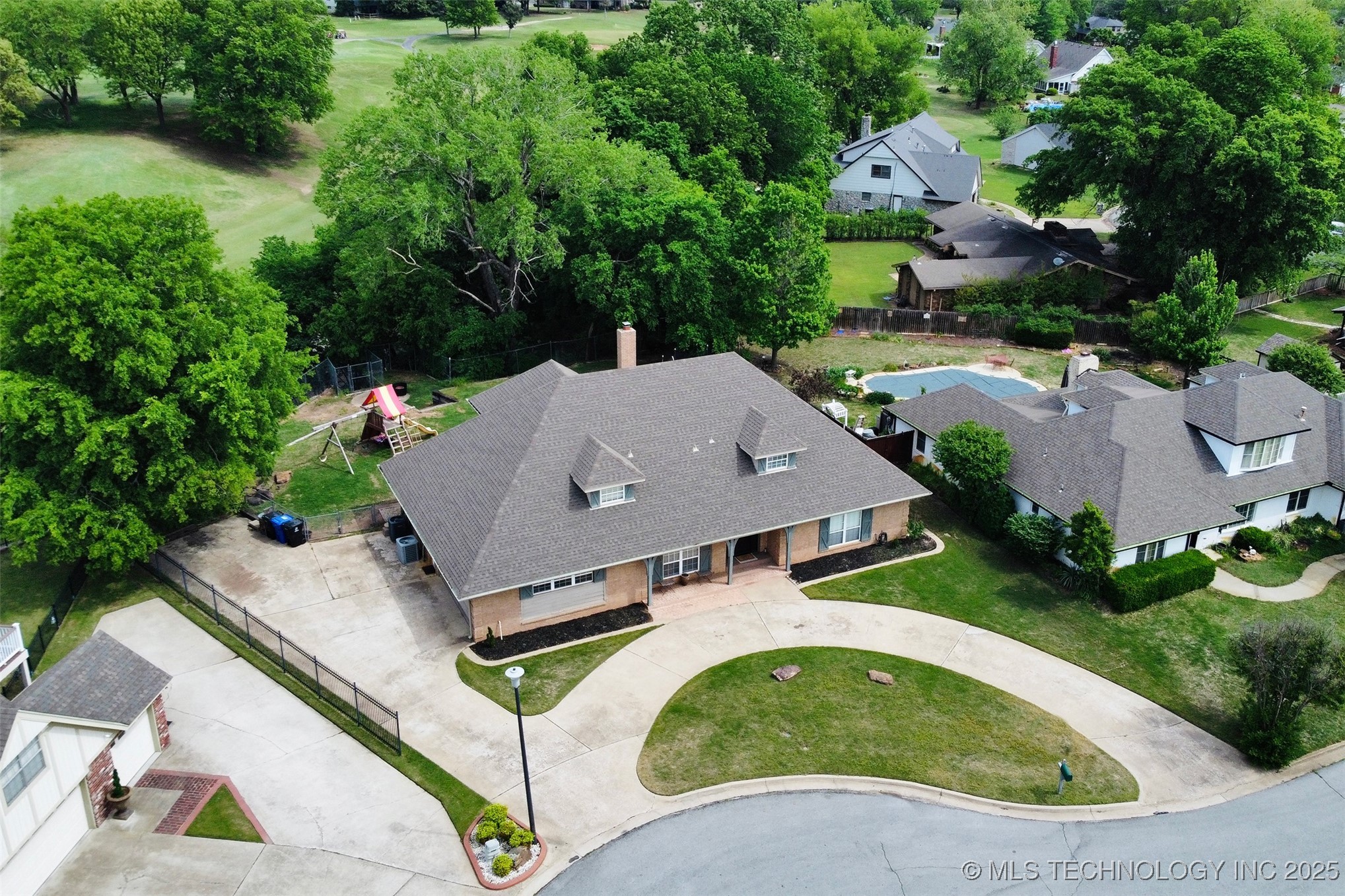 710 Meadowood Drive Property Photo