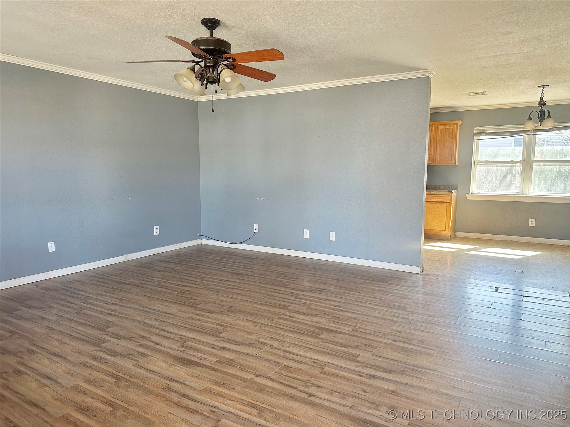 220 W Taylor Property Photo 2