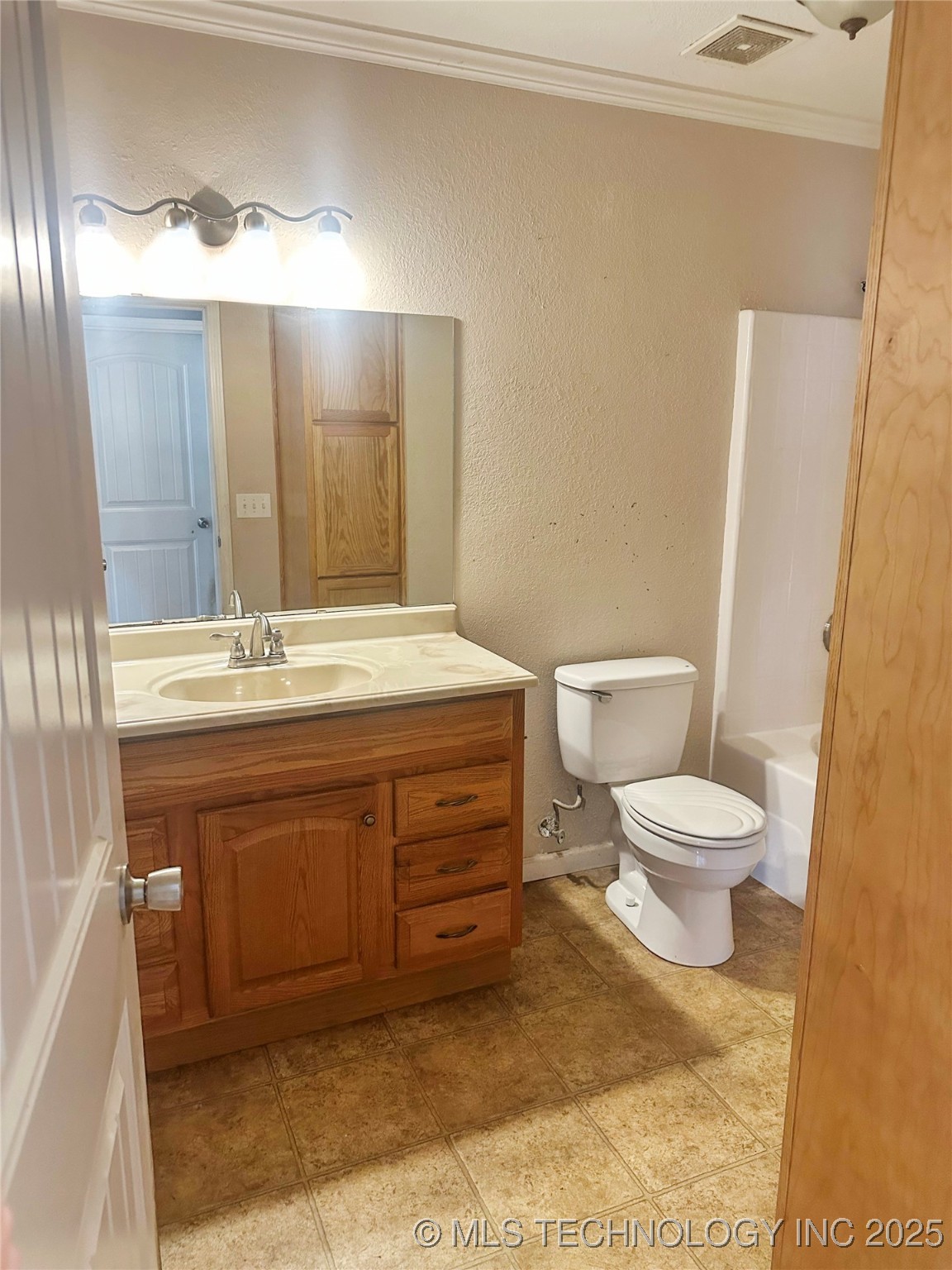 220 W Taylor Property Photo 11