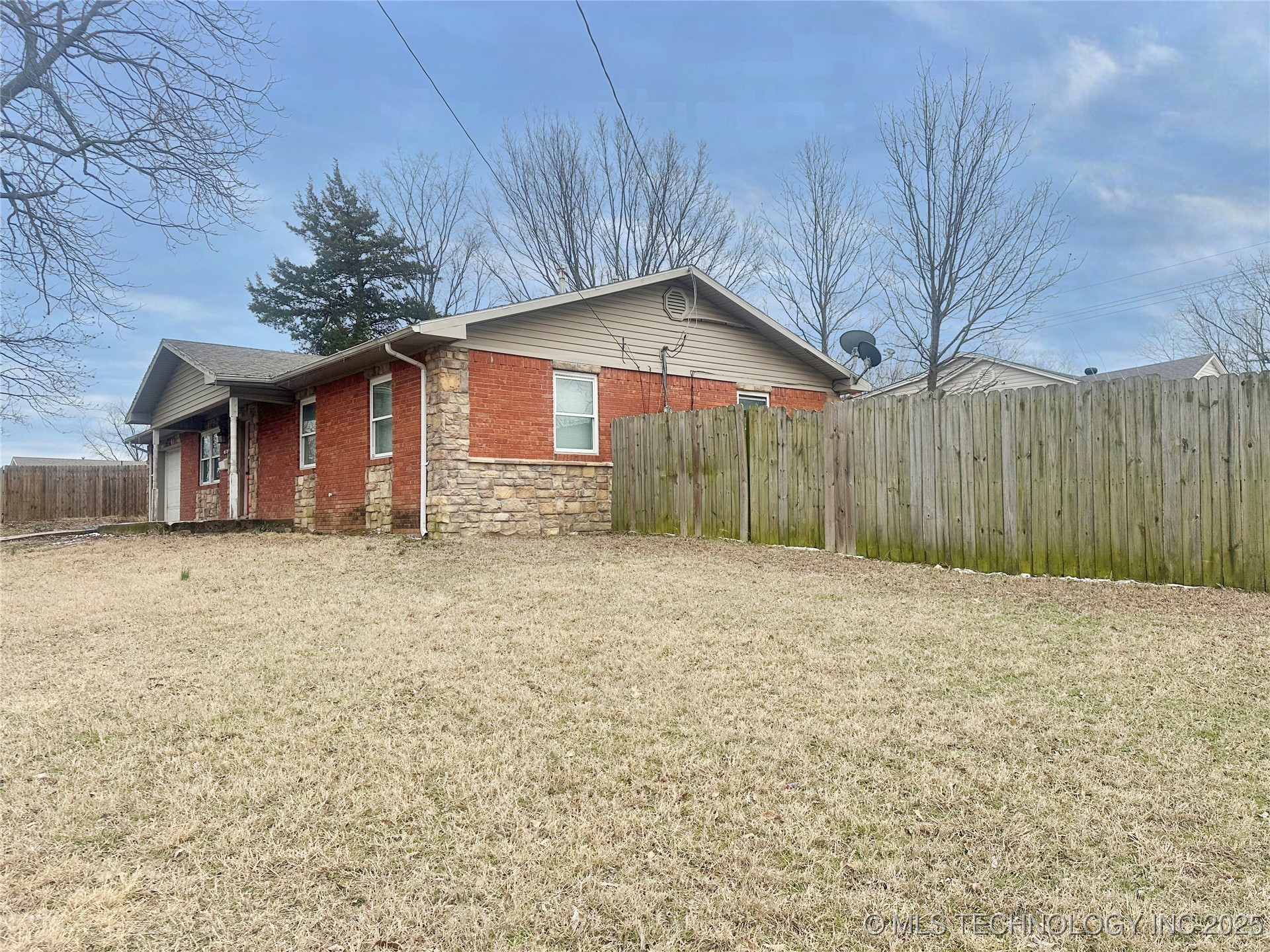 220 W Taylor Property Photo 15