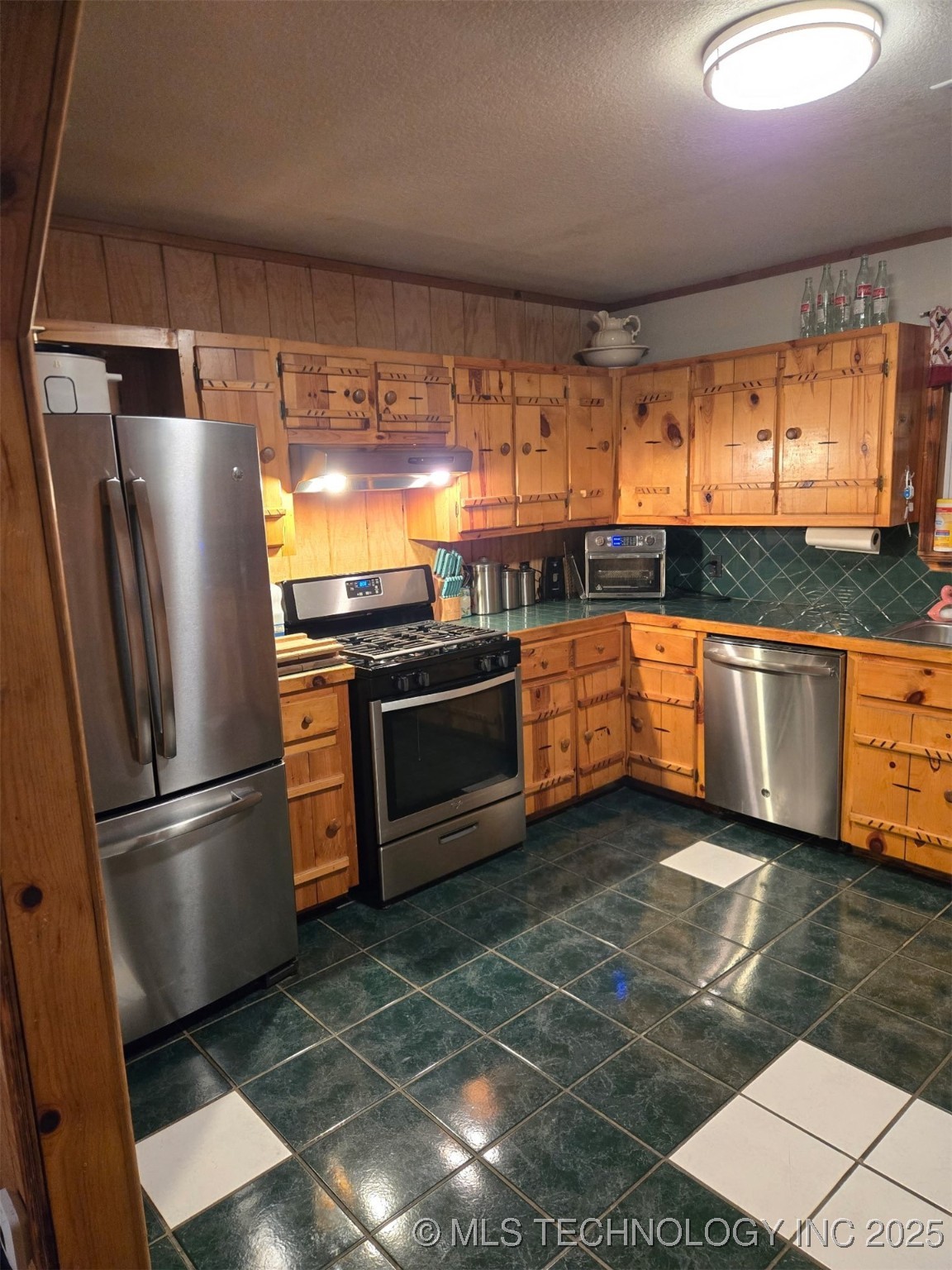 16100 Ash Road Property Photo 8