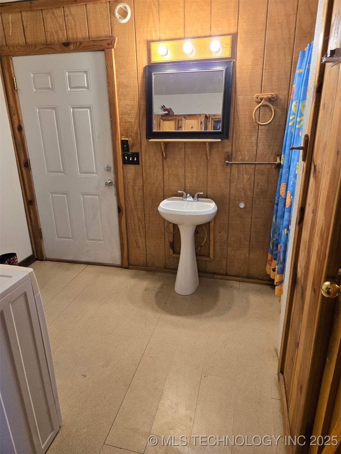 16100 Ash Road Property Photo 23