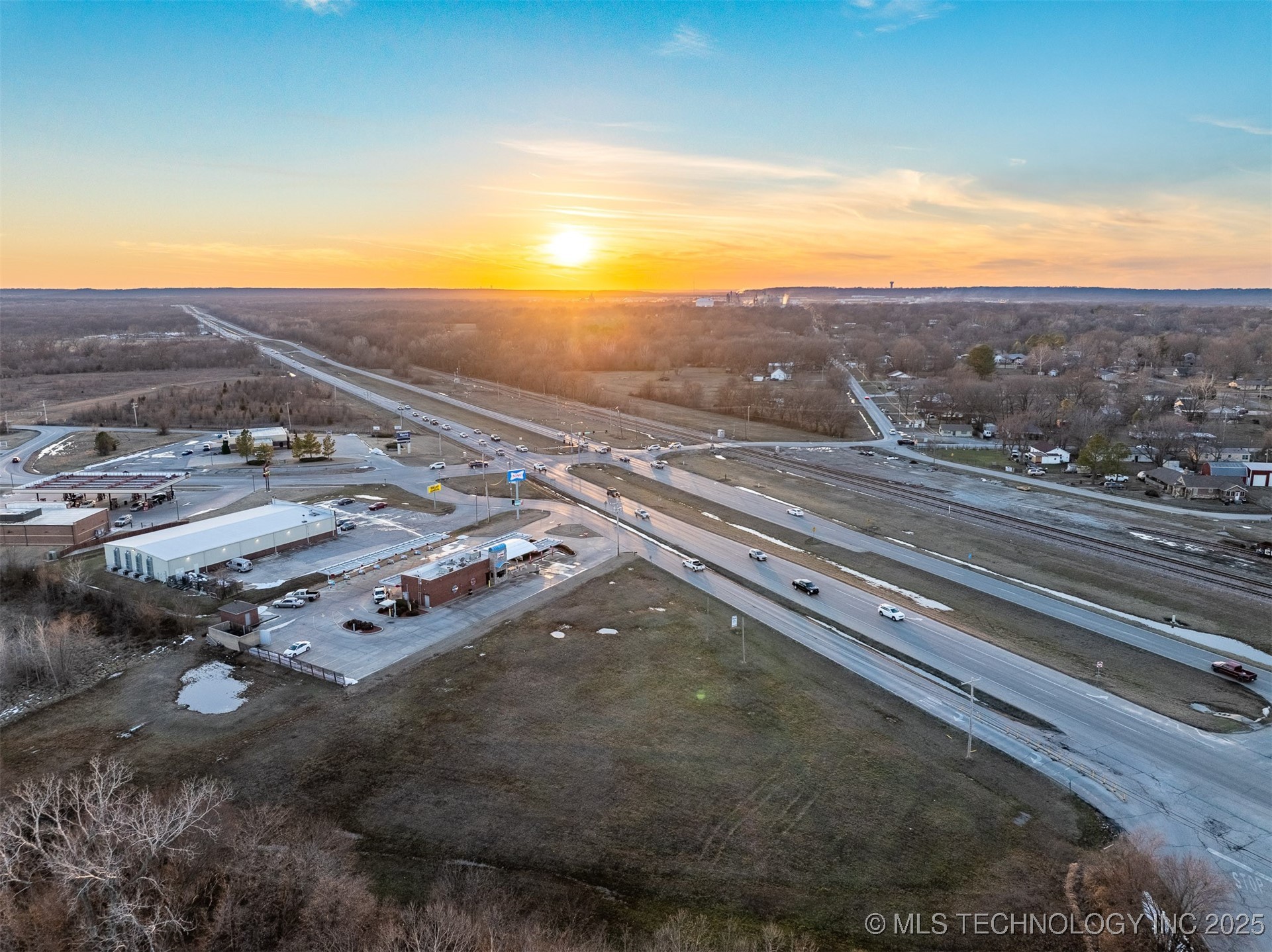 8154 E 550 Road Property Photo 3