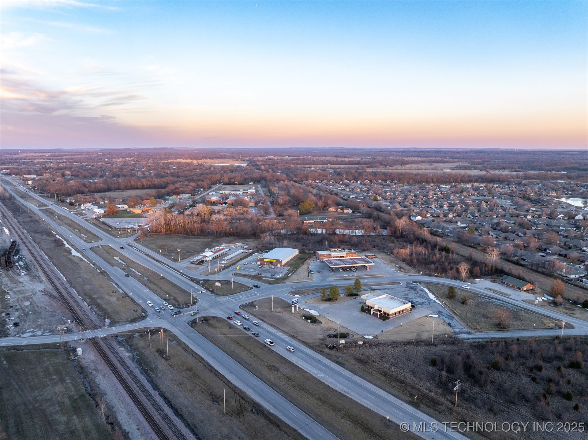 8154 E 550 Road Property Photo 4