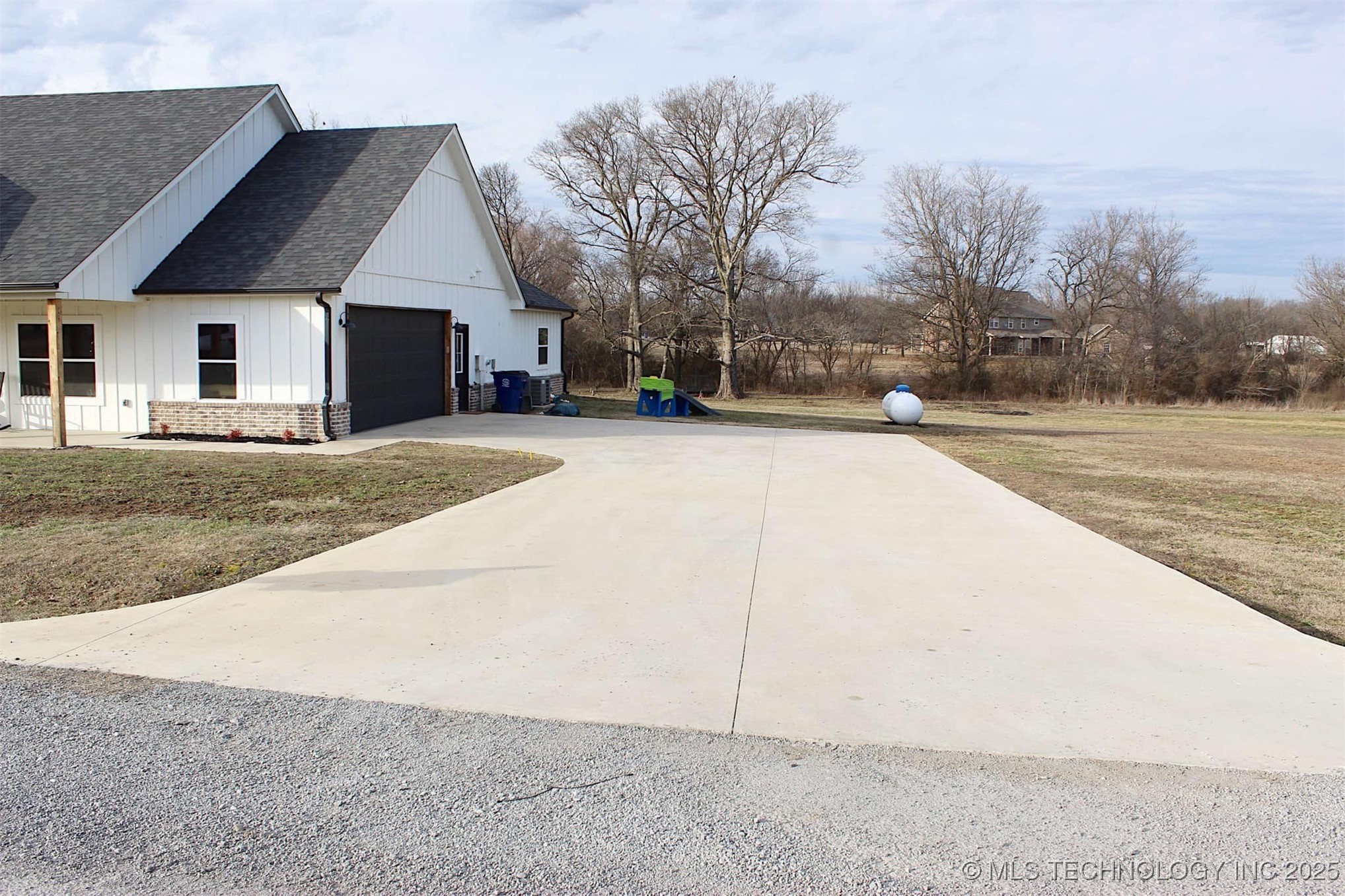 318 Twin Creeks Lane Property Photo 16