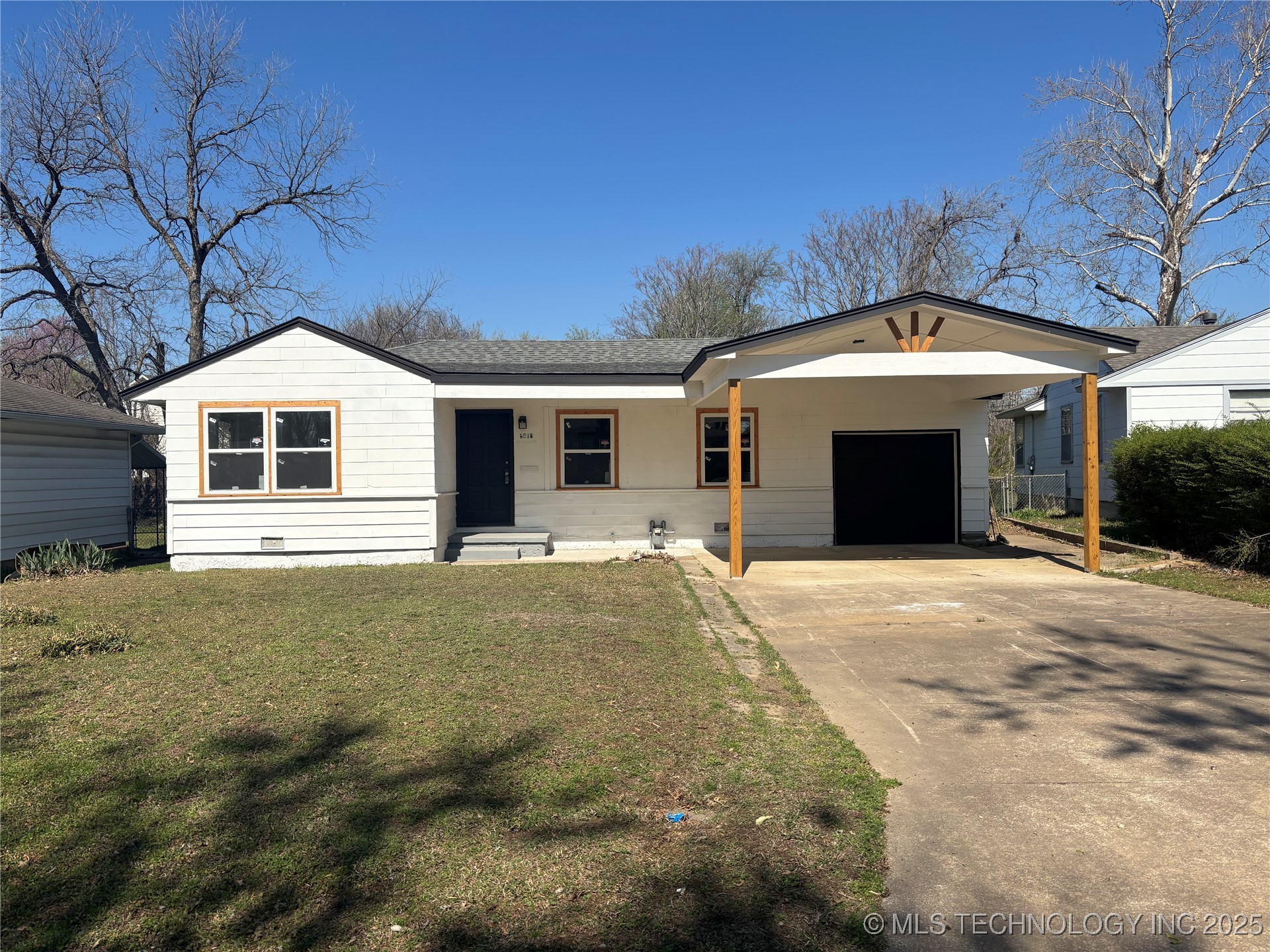 2412 S Oswego Avenue Property Photo