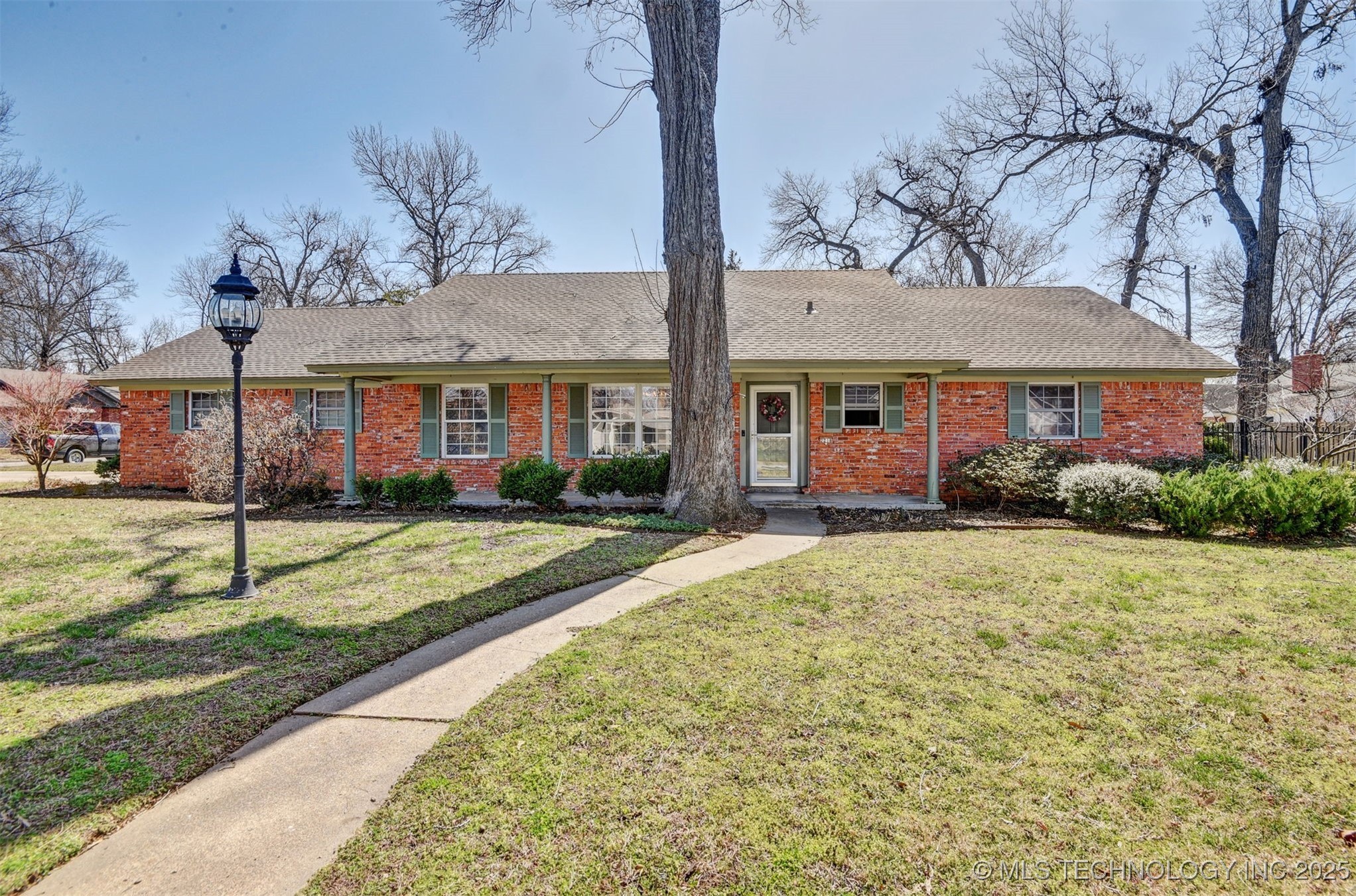 2218 E 54th Street Property Photo