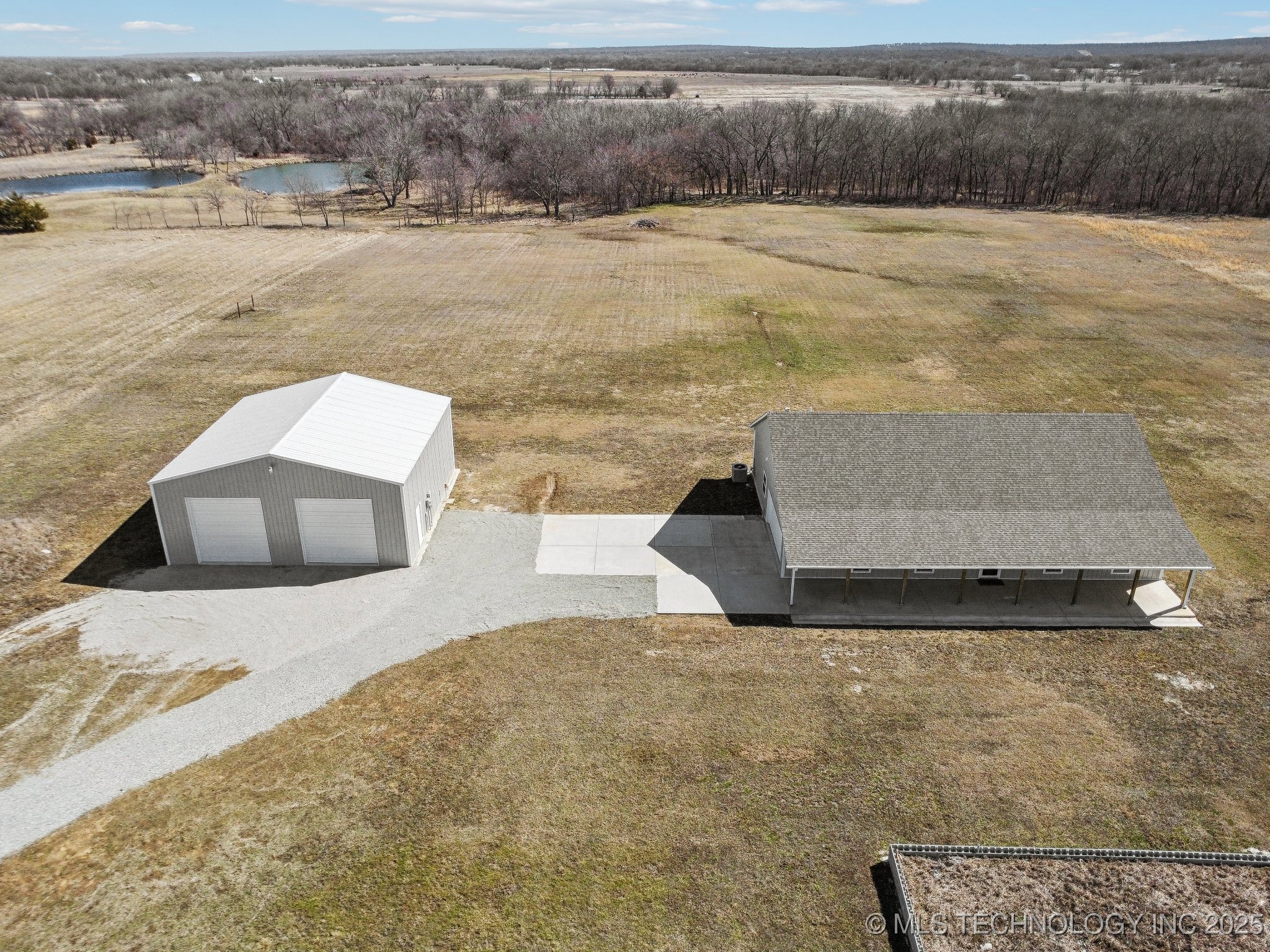 2374 N 205 Road Property Photo 5