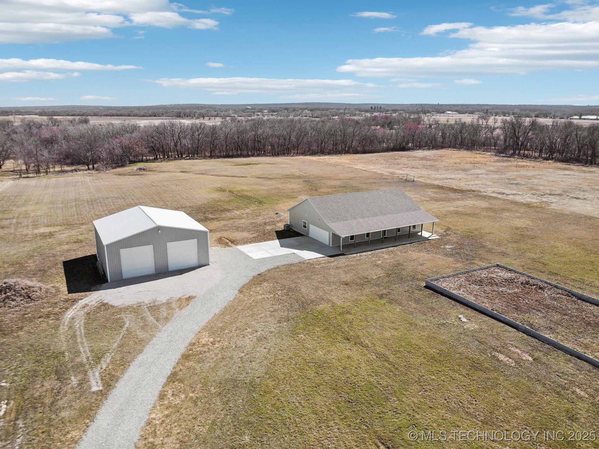 2374 N 205 Road Property Photo 6