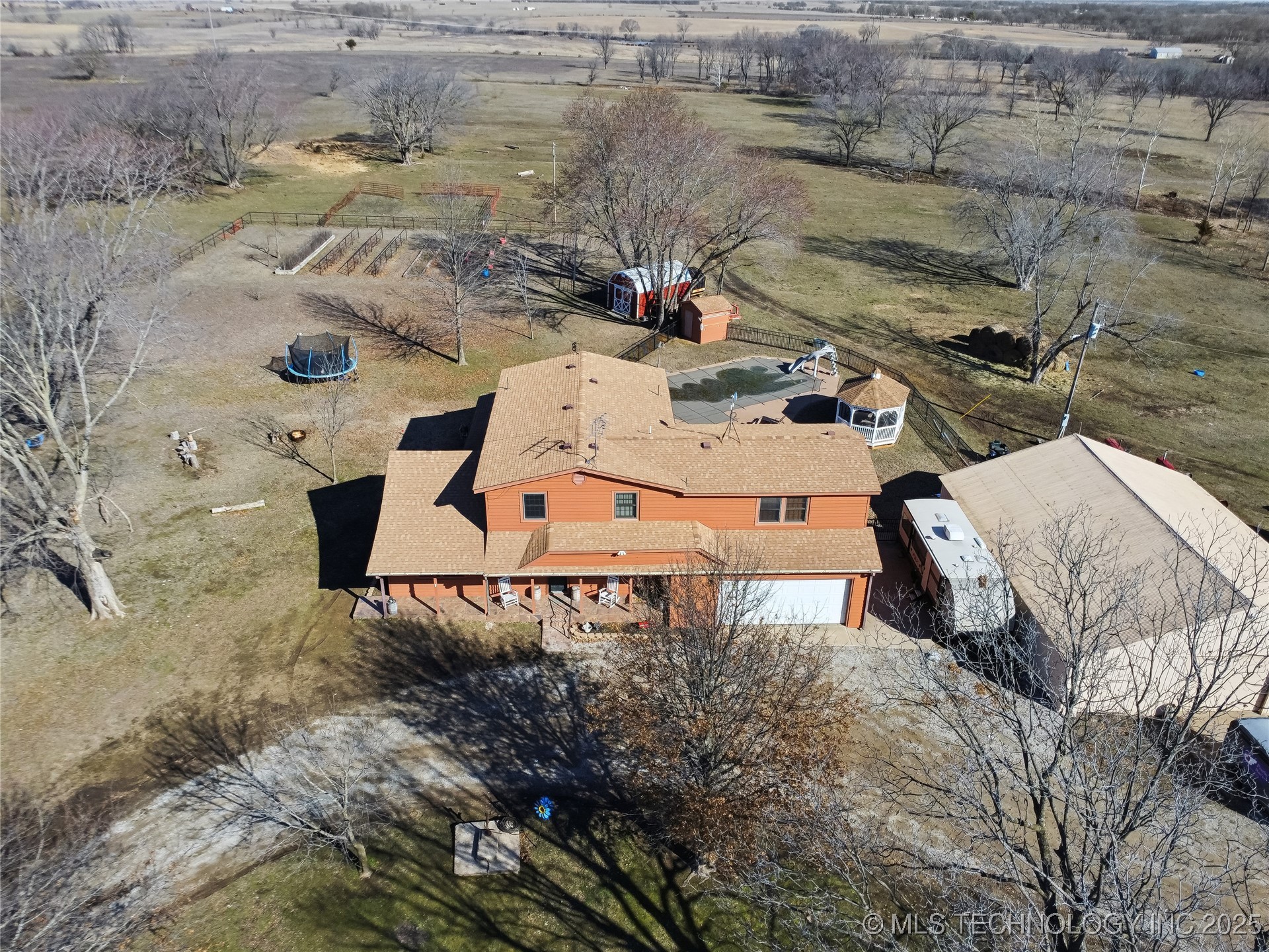 23611 E 300 Road Property Photo