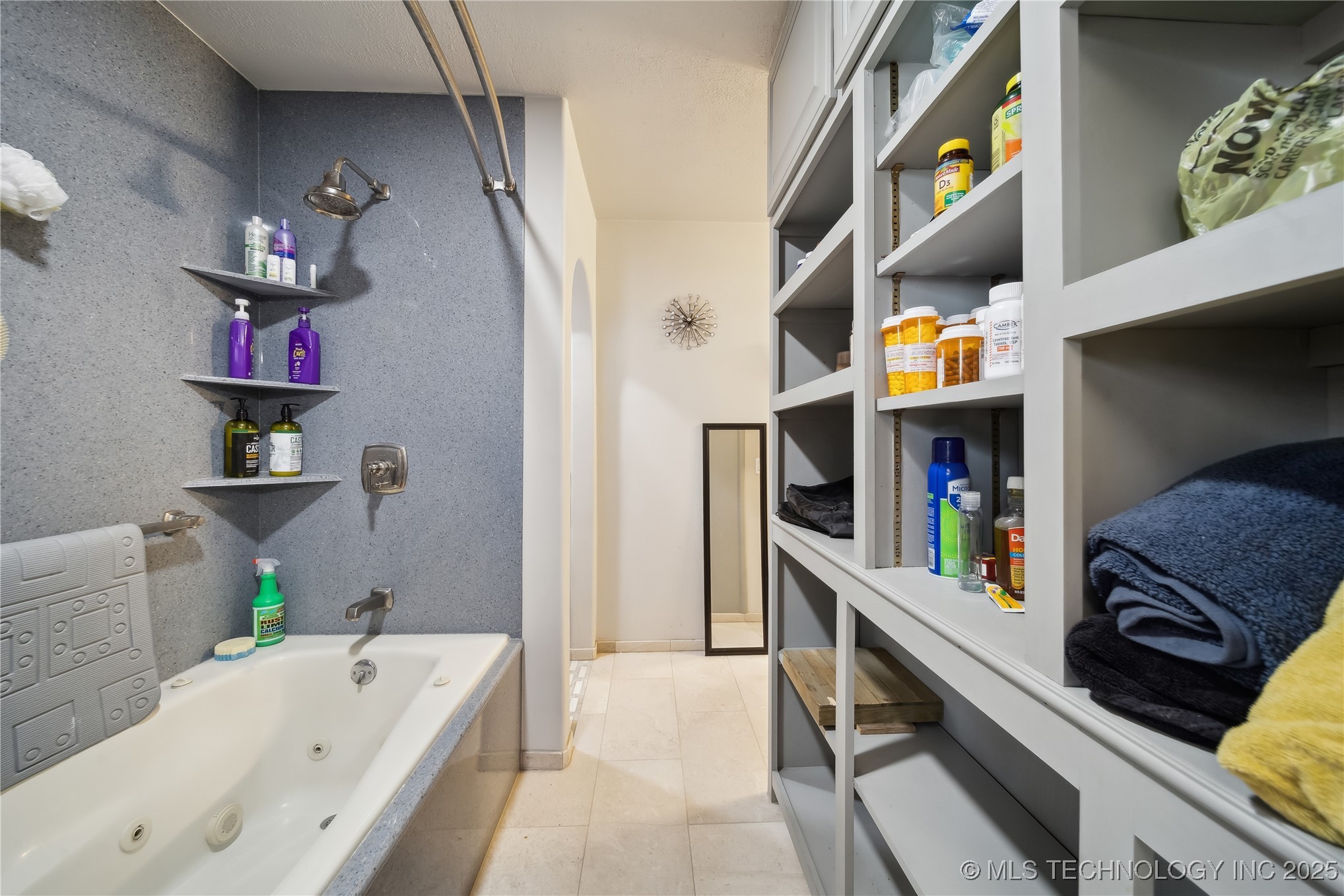 23611 E 300 Road Property Photo 16