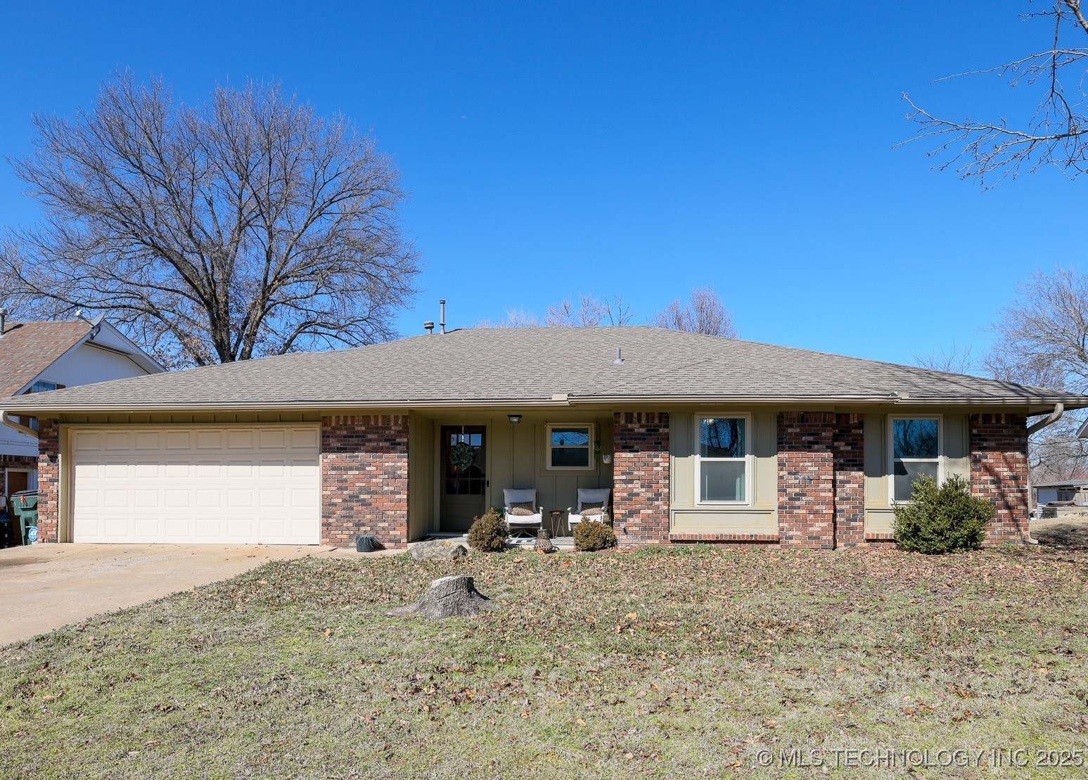 305 E 24th Court Property Photo