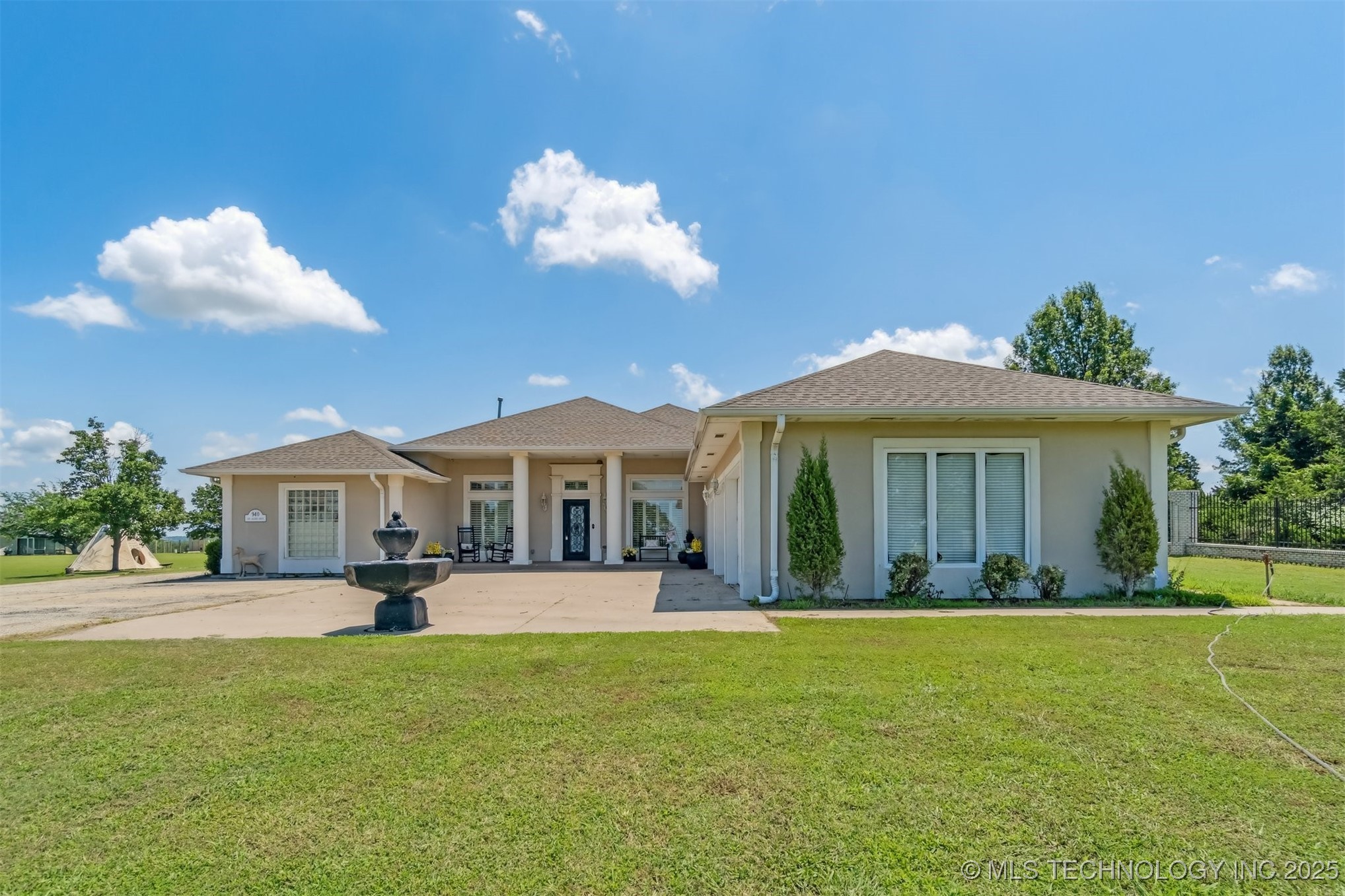 940 Lou Allard Drive