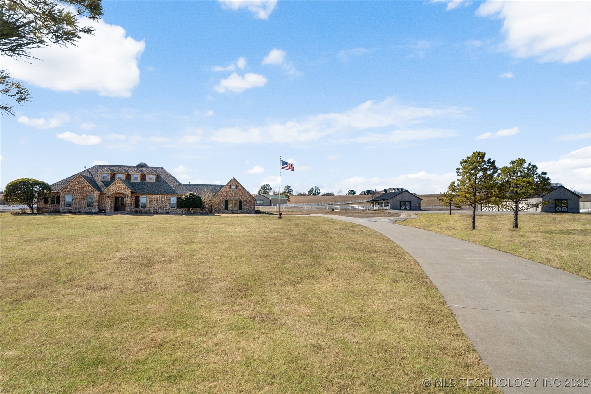 13522 S Lewis Avenue Property Photo