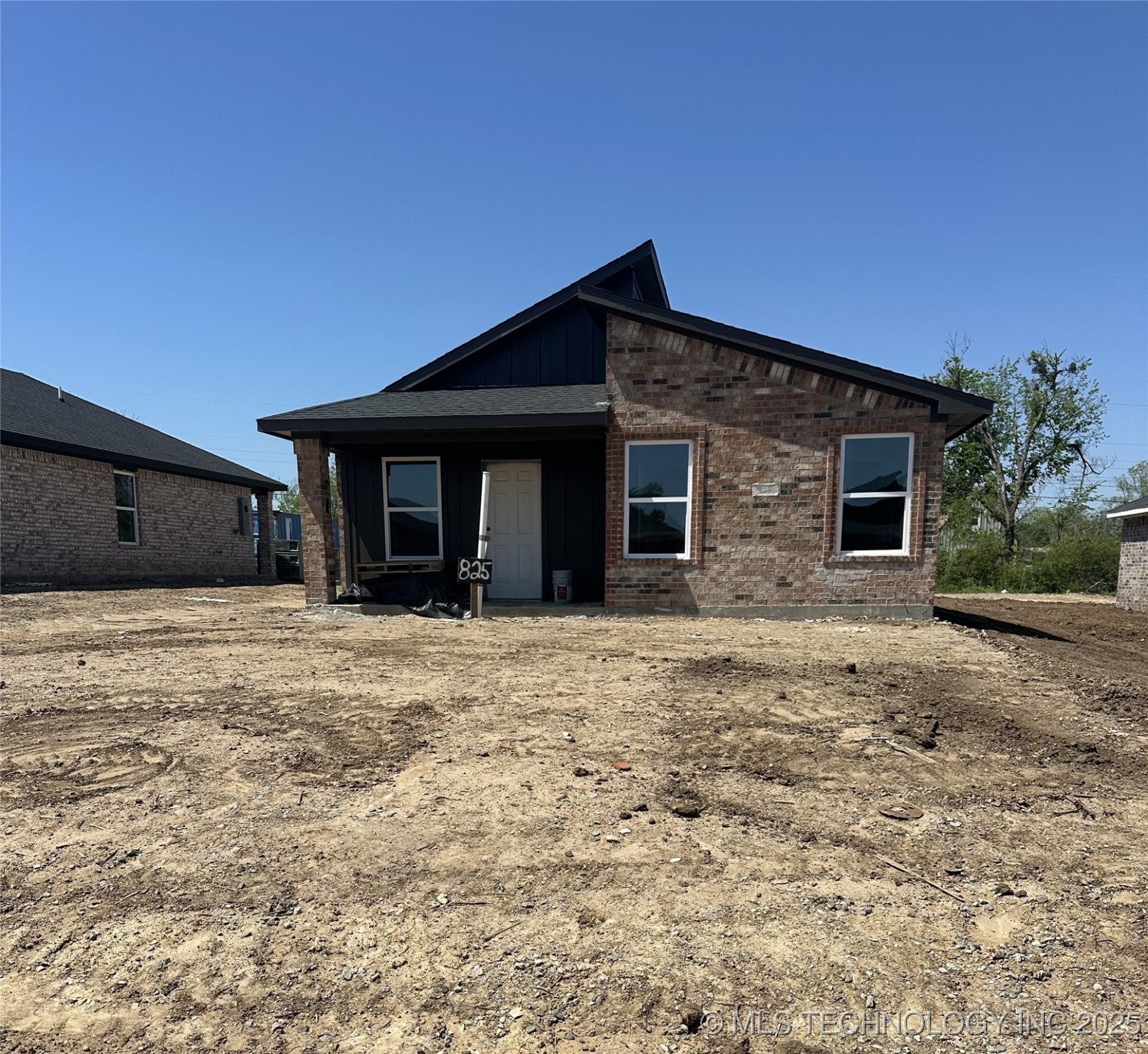 825 Elm Street Property Photo