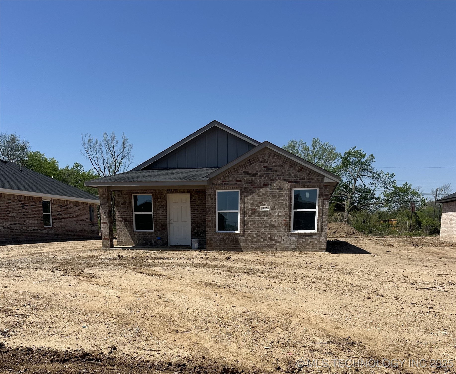 725 Elm Street Property Photo
