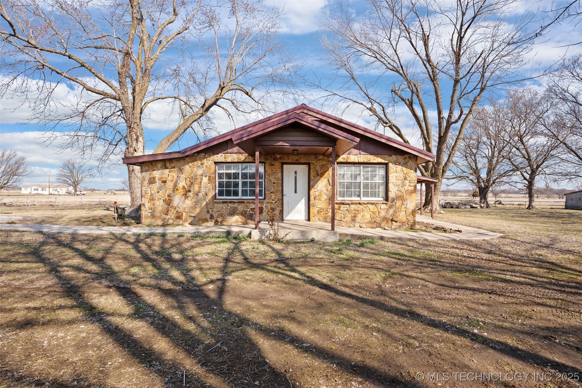 440560 E 370 Road Property Photo