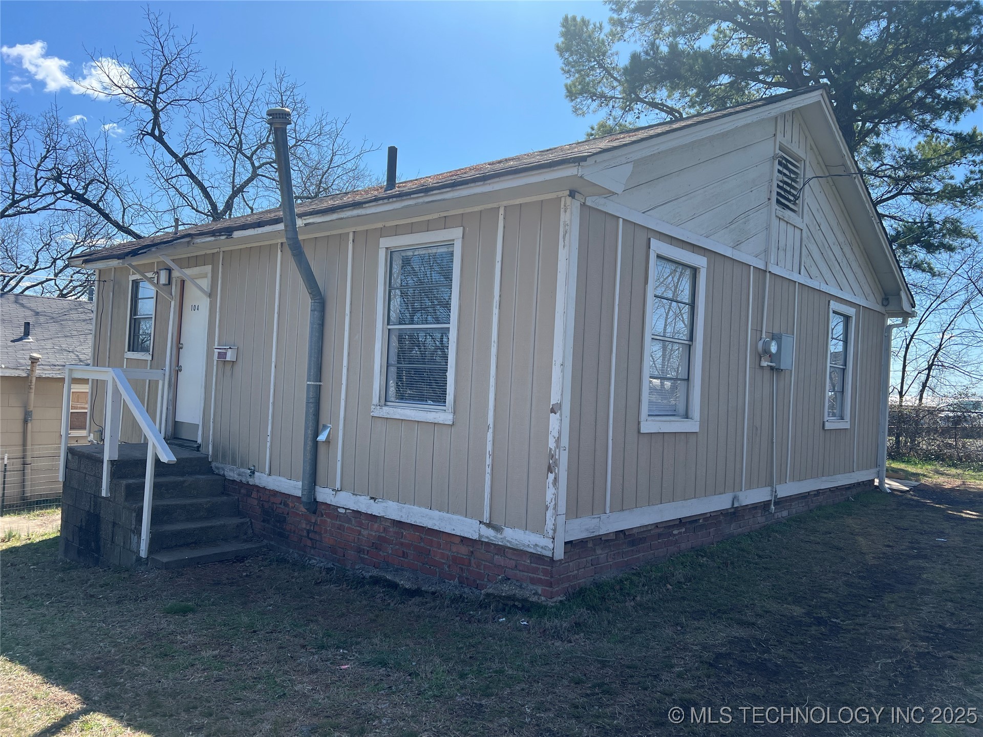 104 W Downing Property Photo