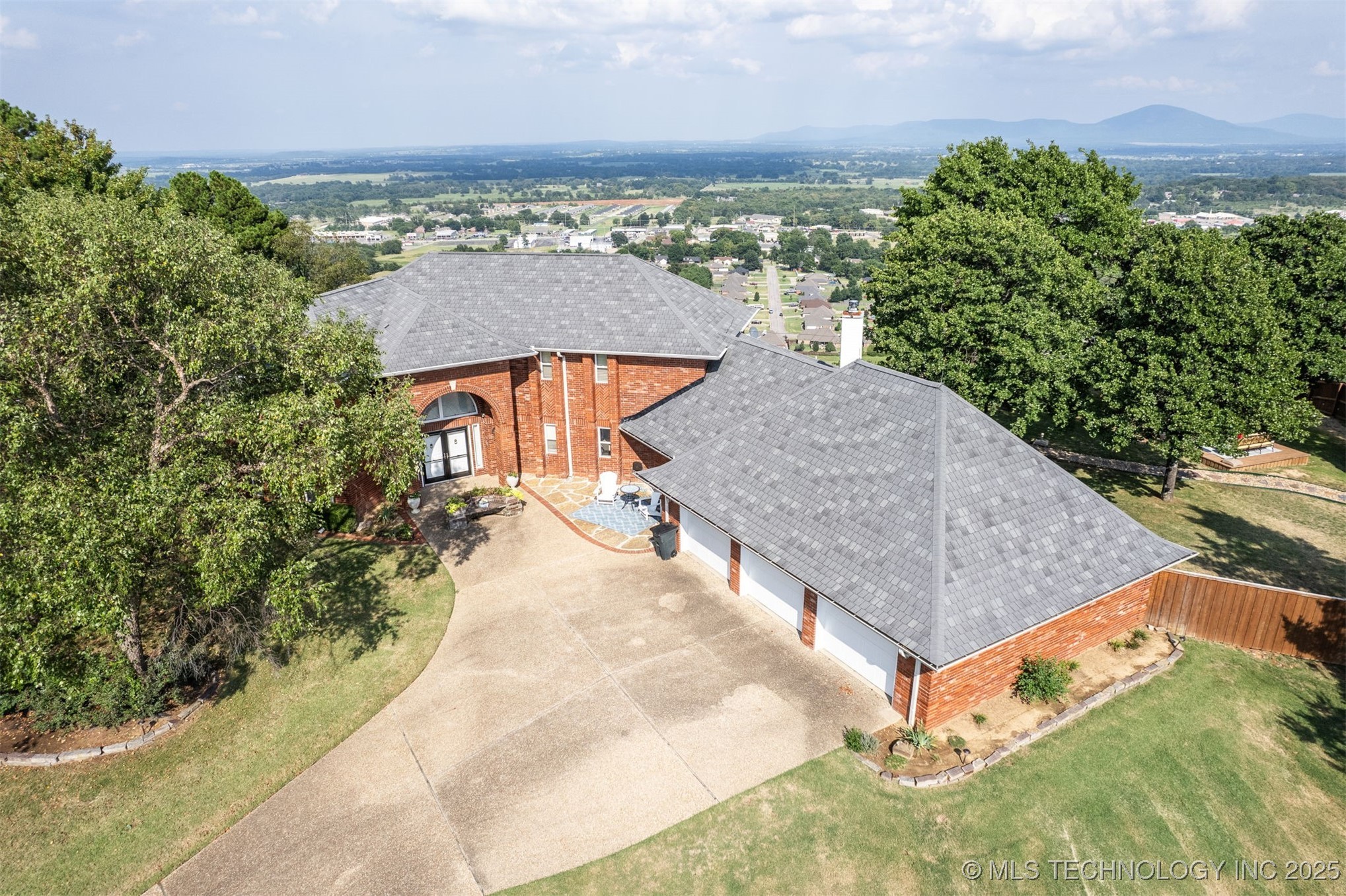 411 Wincrest Circle Property Photo