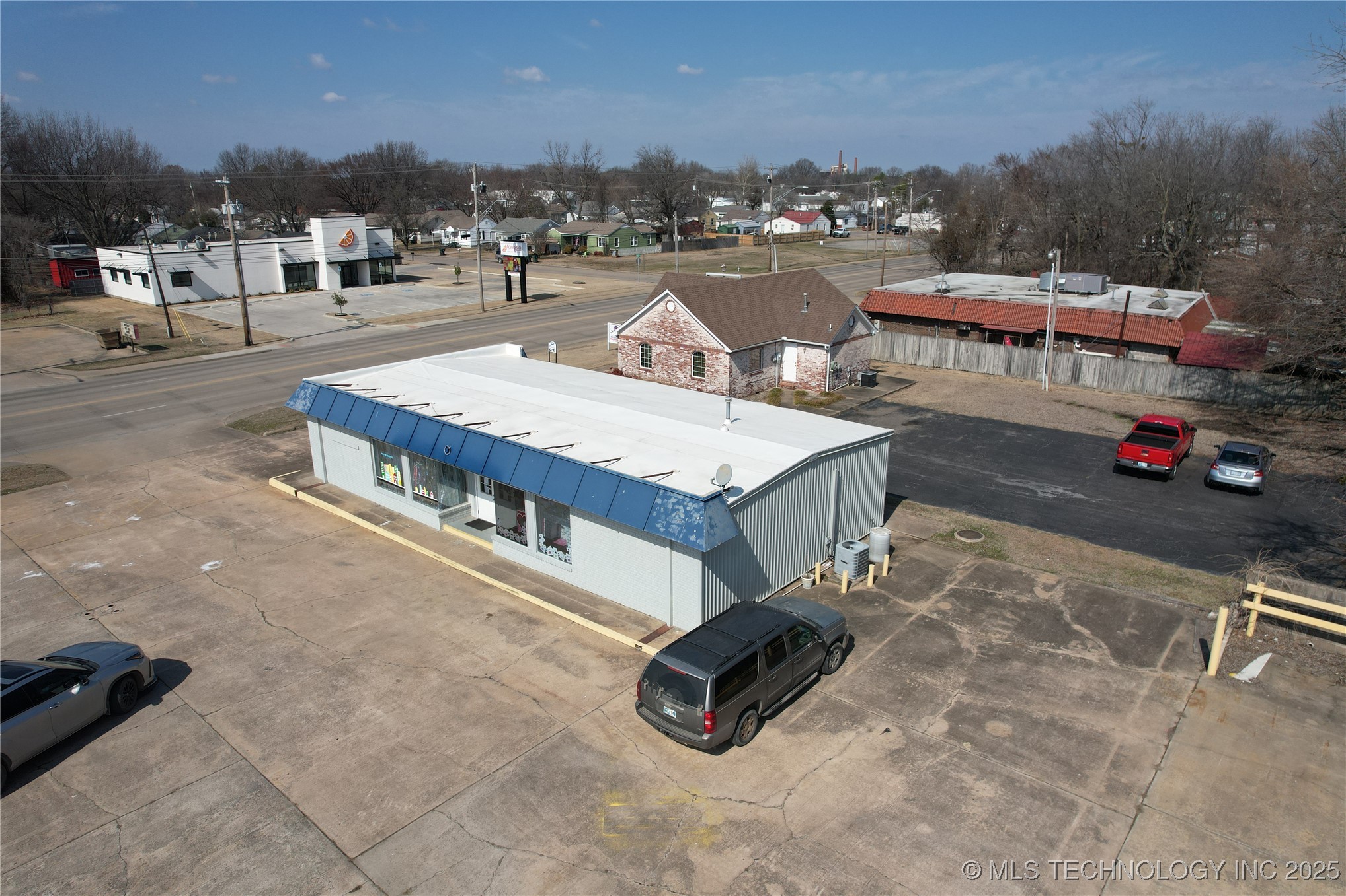 950 N York Property Photo 12