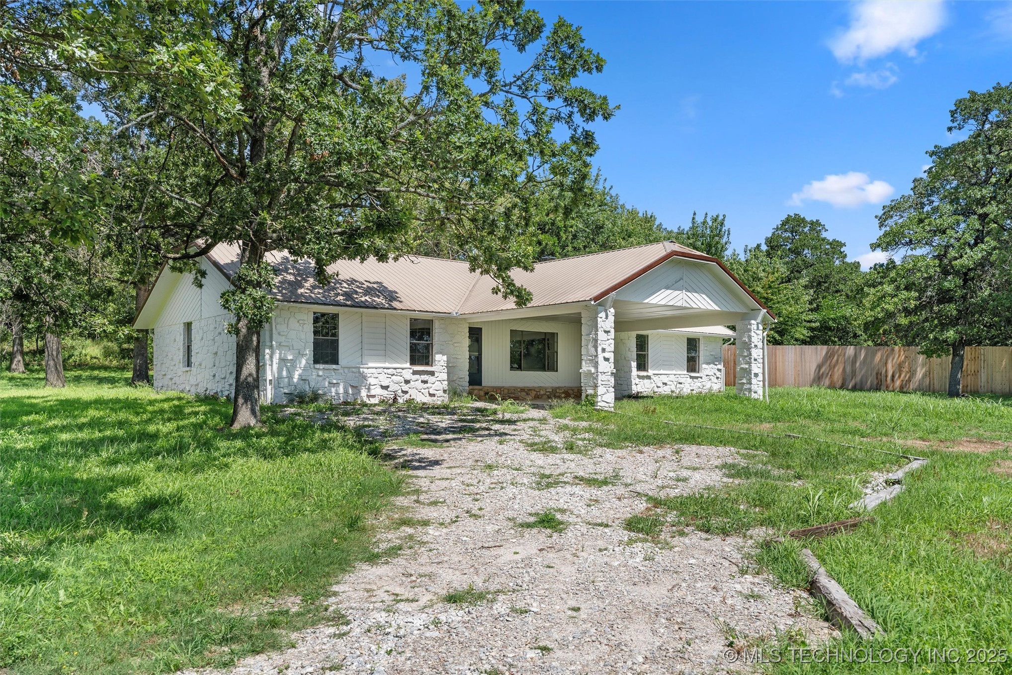16306 N Javine Hill Road Property Photo 1