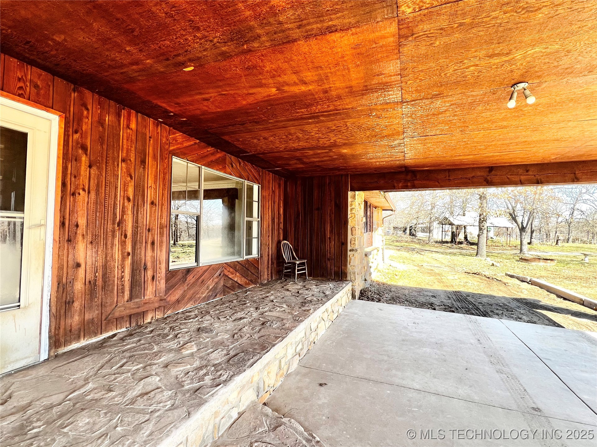 16306 N Javine Hill Road Property Photo 9