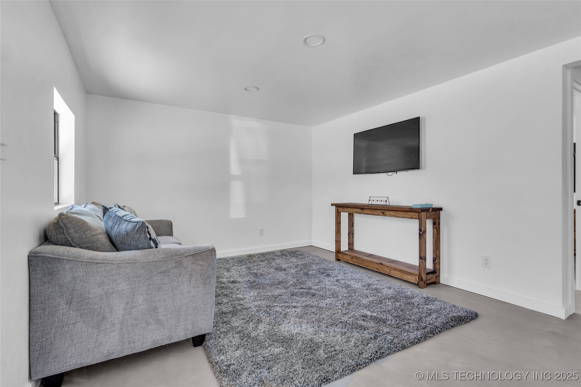 21 14 Property Photo 8