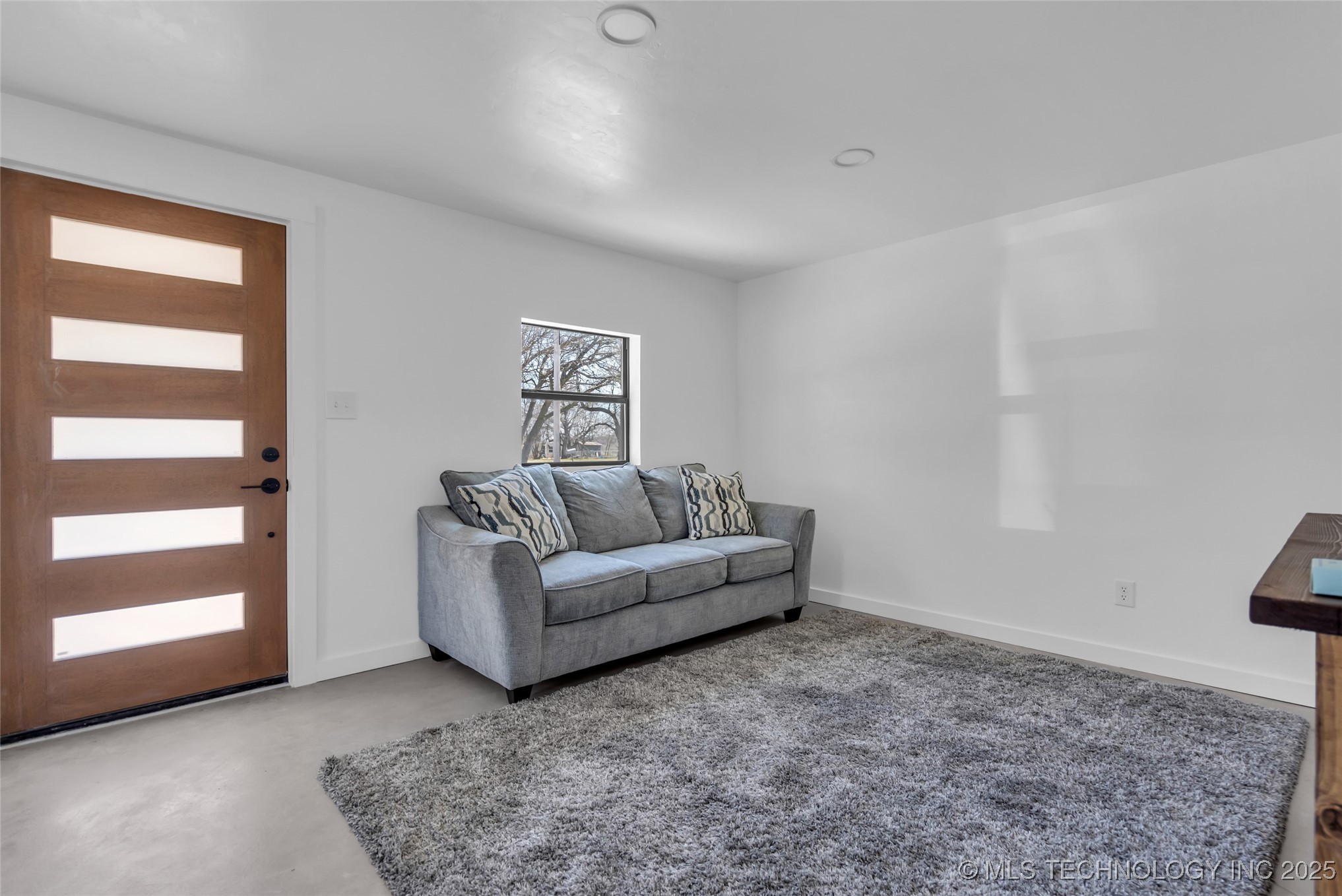 21 14 Property Photo 9