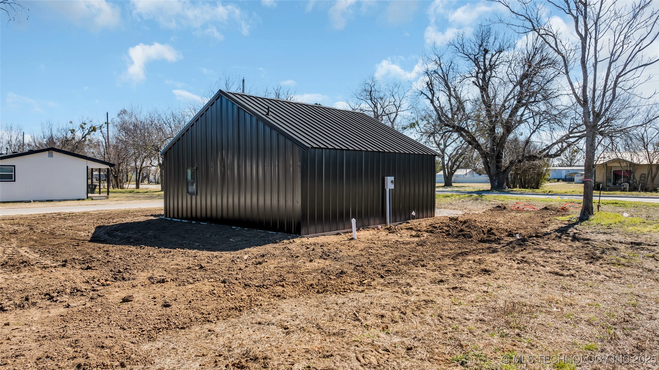 21 14 Property Photo 19