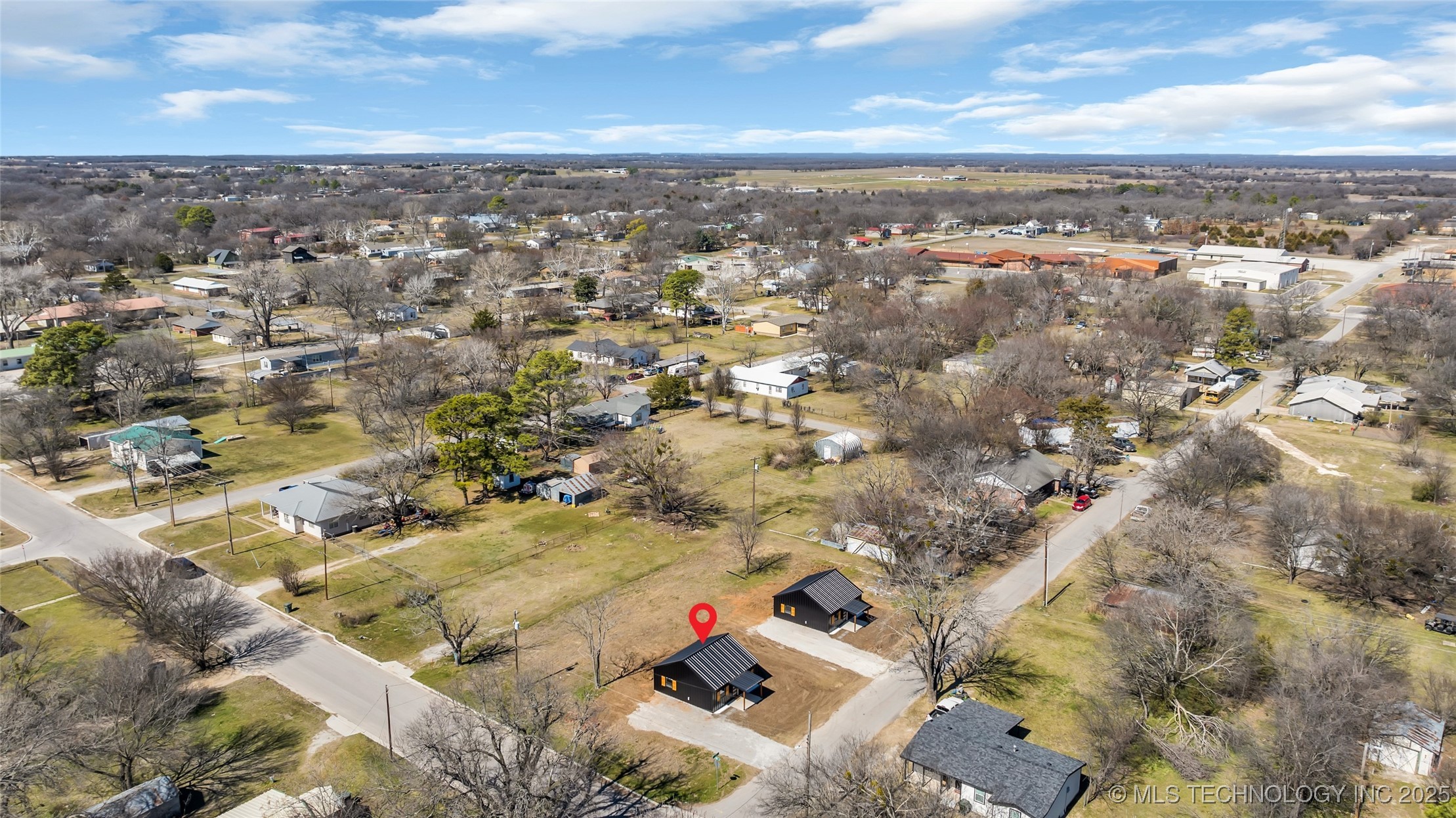 21 14 Property Photo 23
