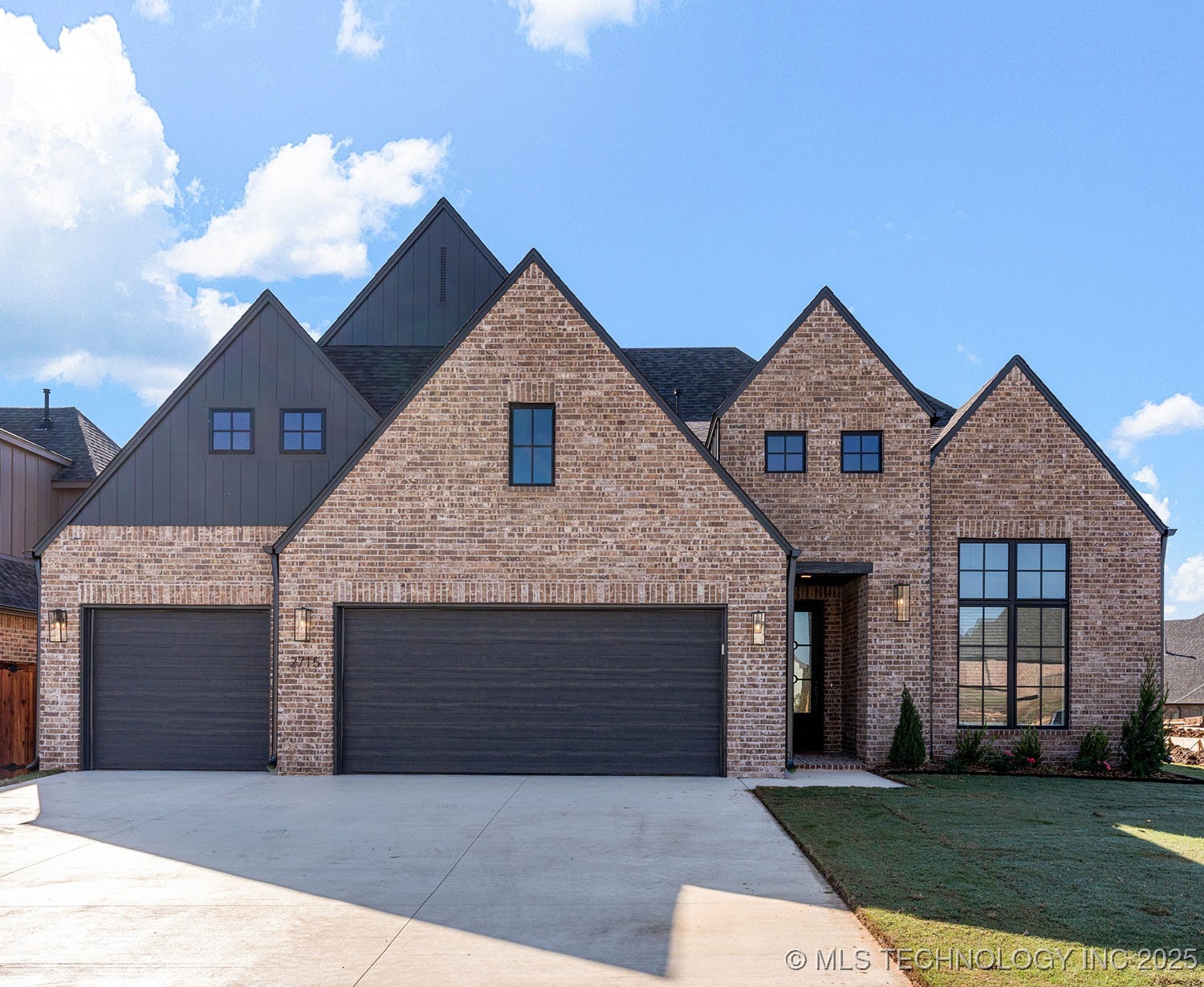 2715 W Union Place Property Photo 1