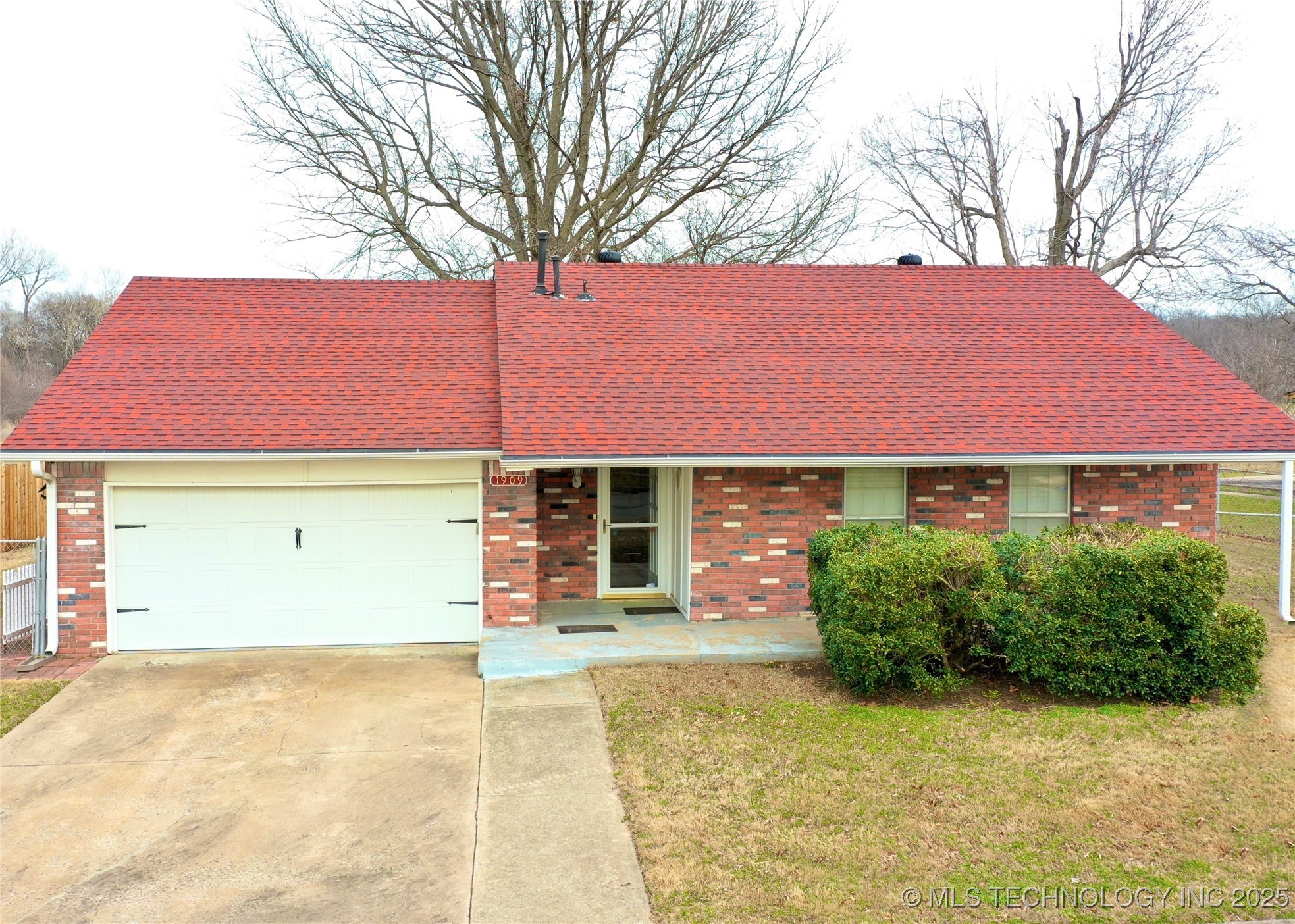 1909 S 143rd East Avenue Property Photo