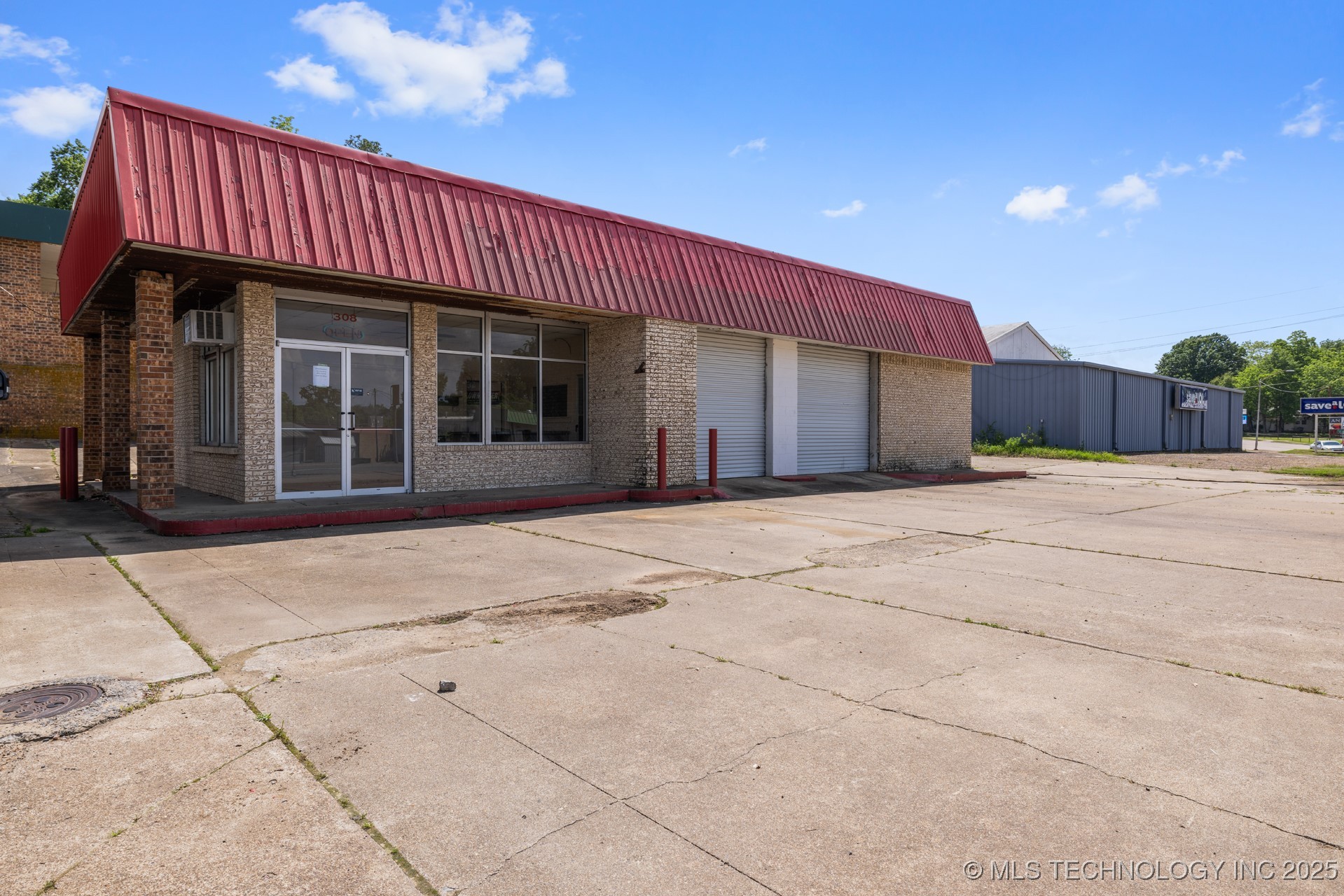 308 E Washington Street Property Photo