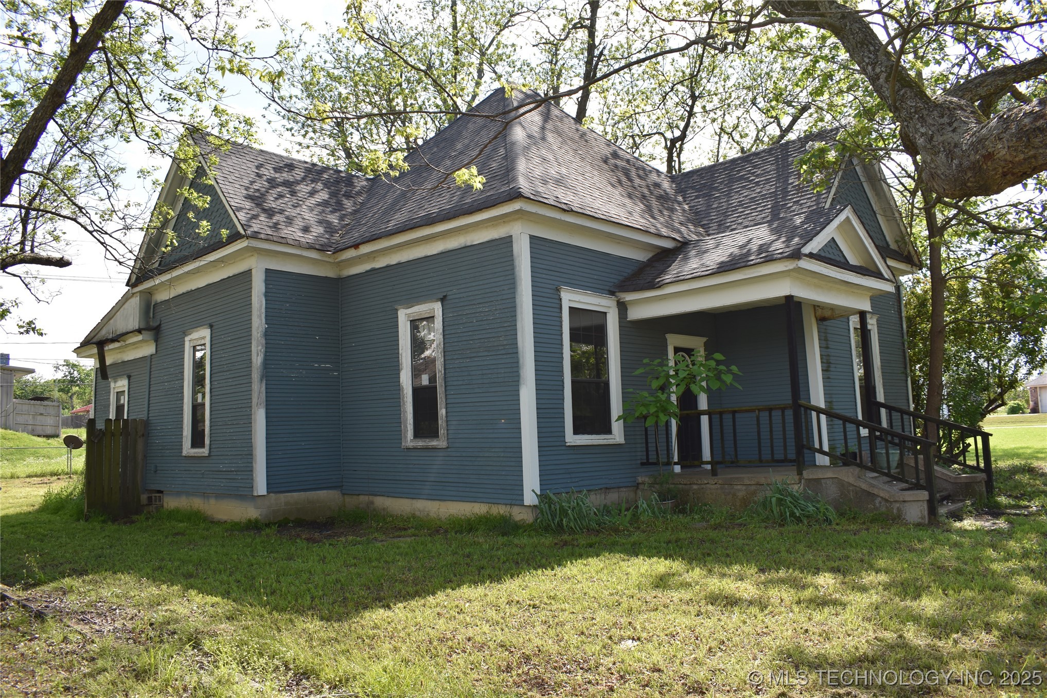 1114 E Kirk Street Property Photo
