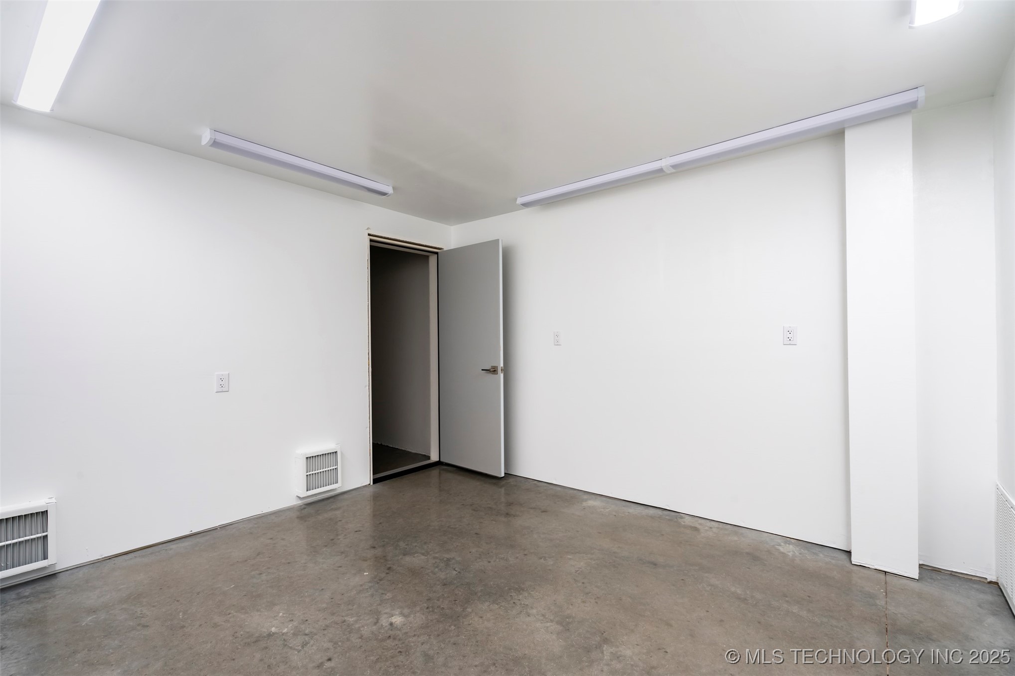 471675 Chewey Road Property Photo 13