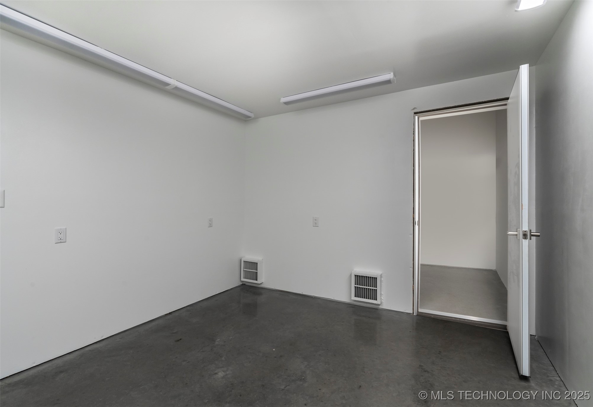 471675 Chewey Road Property Photo 14