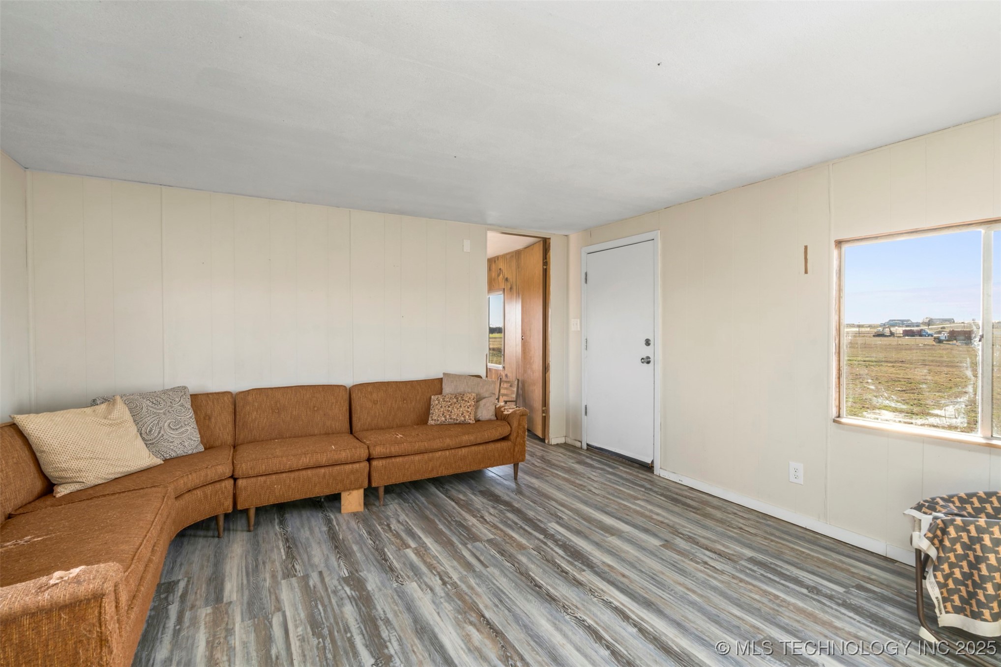 471675 Chewey Road Property Photo 47
